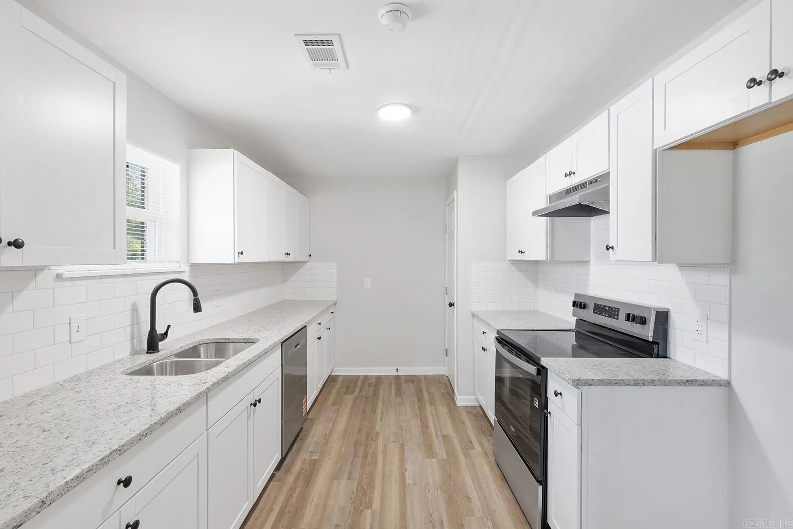 Property at 1617 S Valentine - Image 13