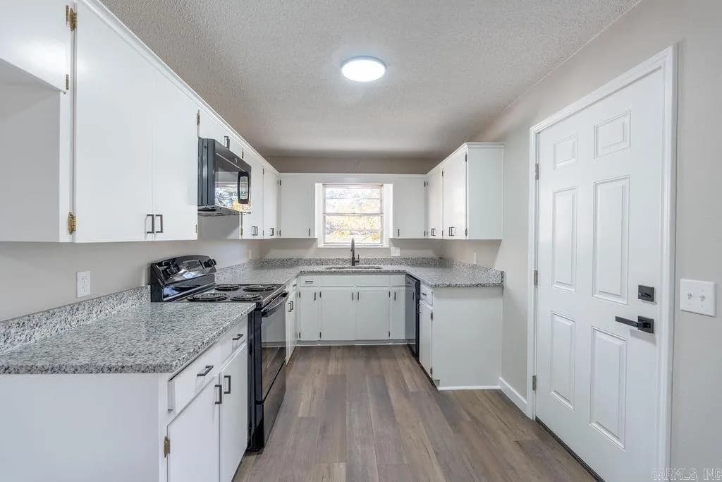 Property at 1616  Cactus - Image 11