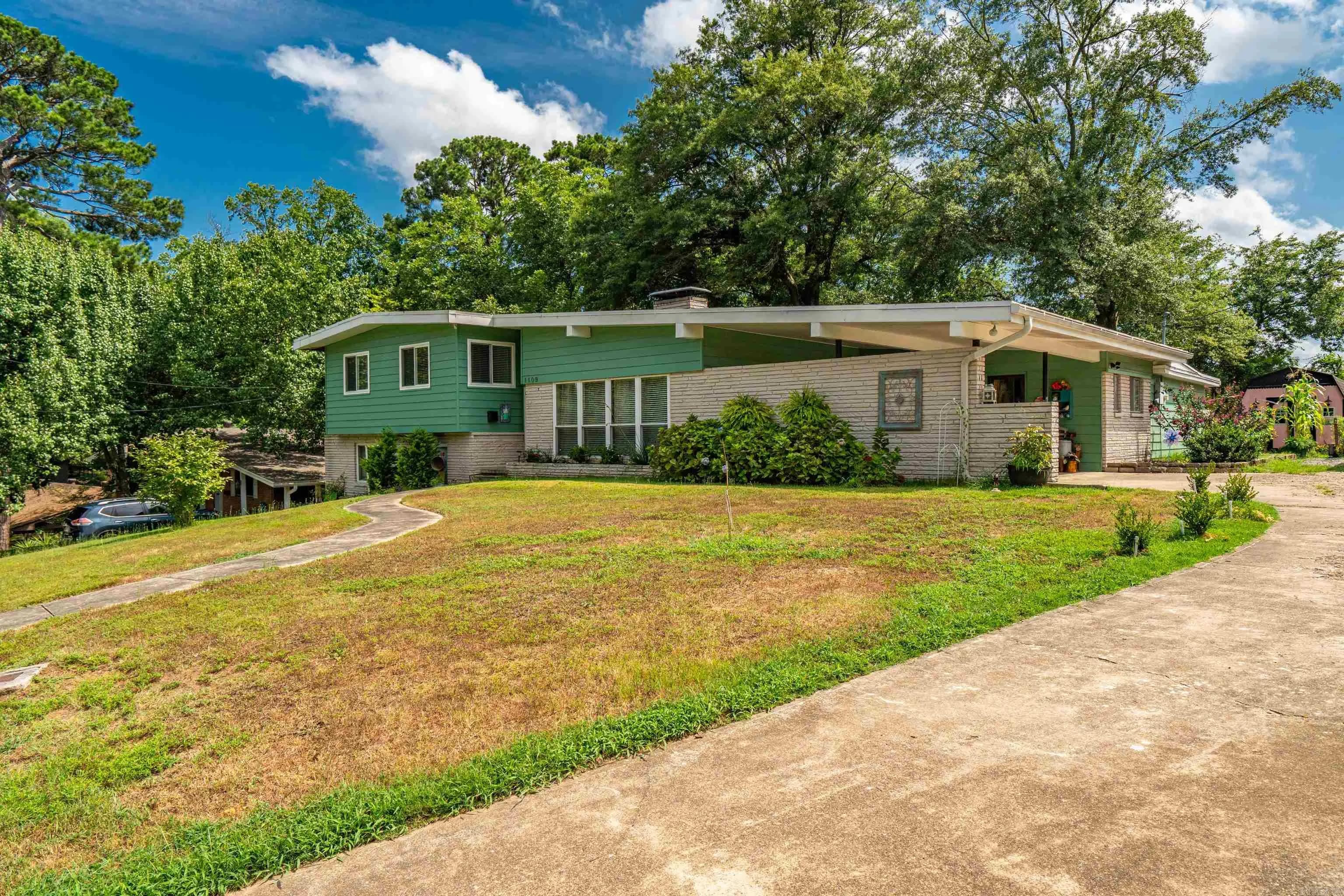 Property at 1109  Crystal - Image 41