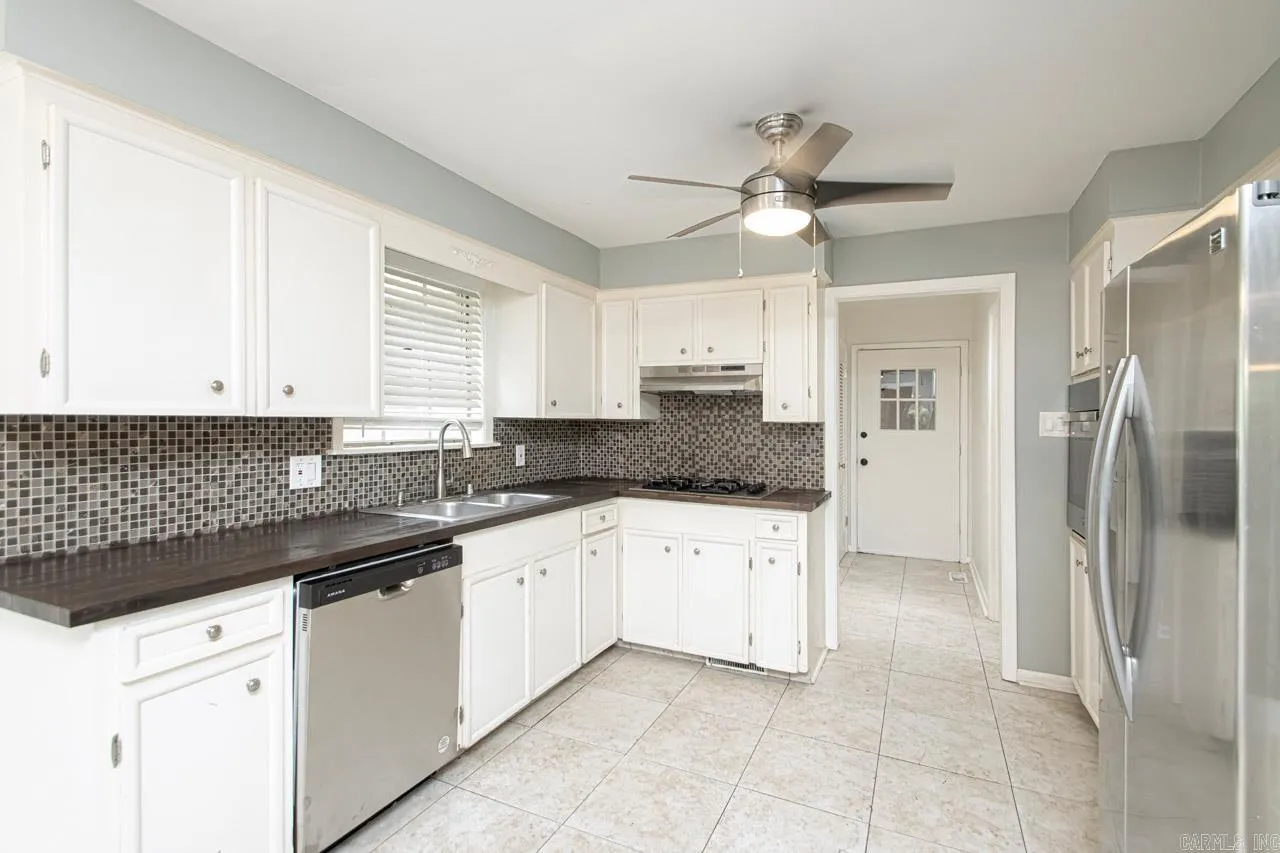Property at 7020  Amherst - Image 8