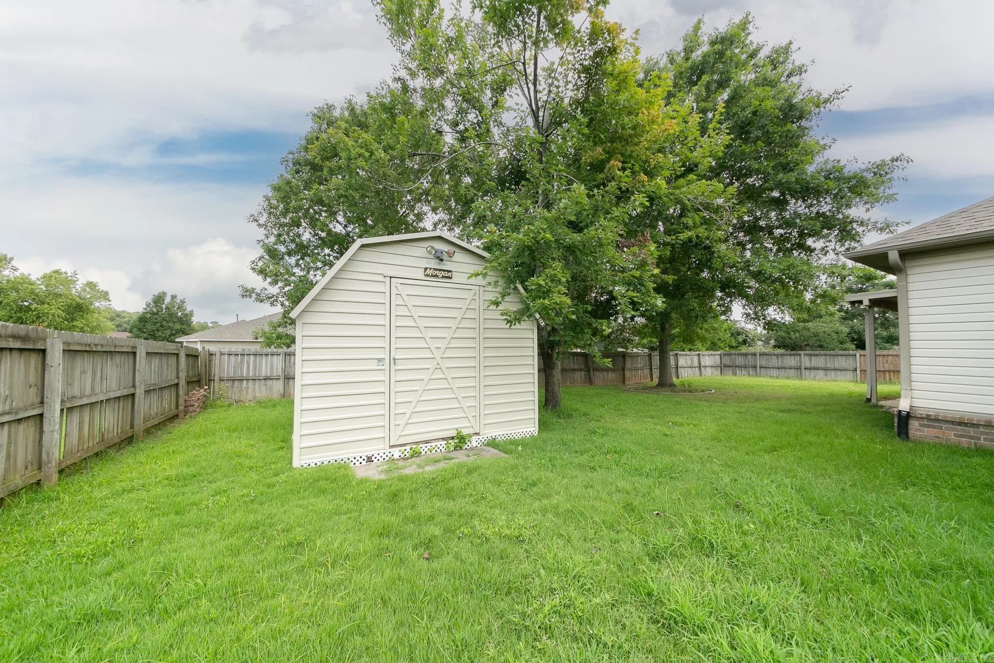 Property at 14  Haywood - Image 32