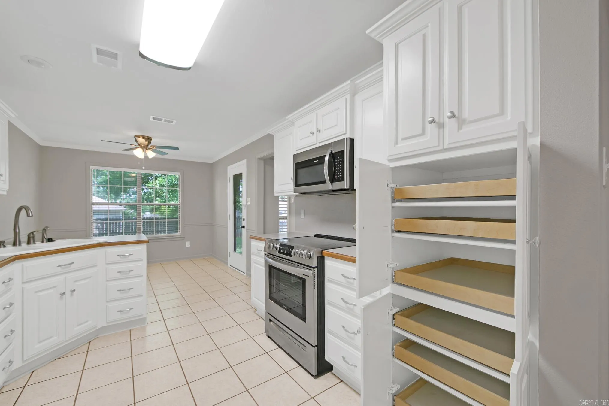 Property at 14  Haywood - Image 11