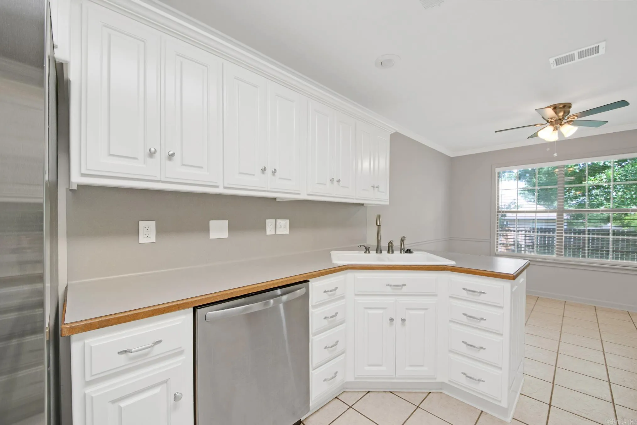 Property at 14  Haywood - Image 12