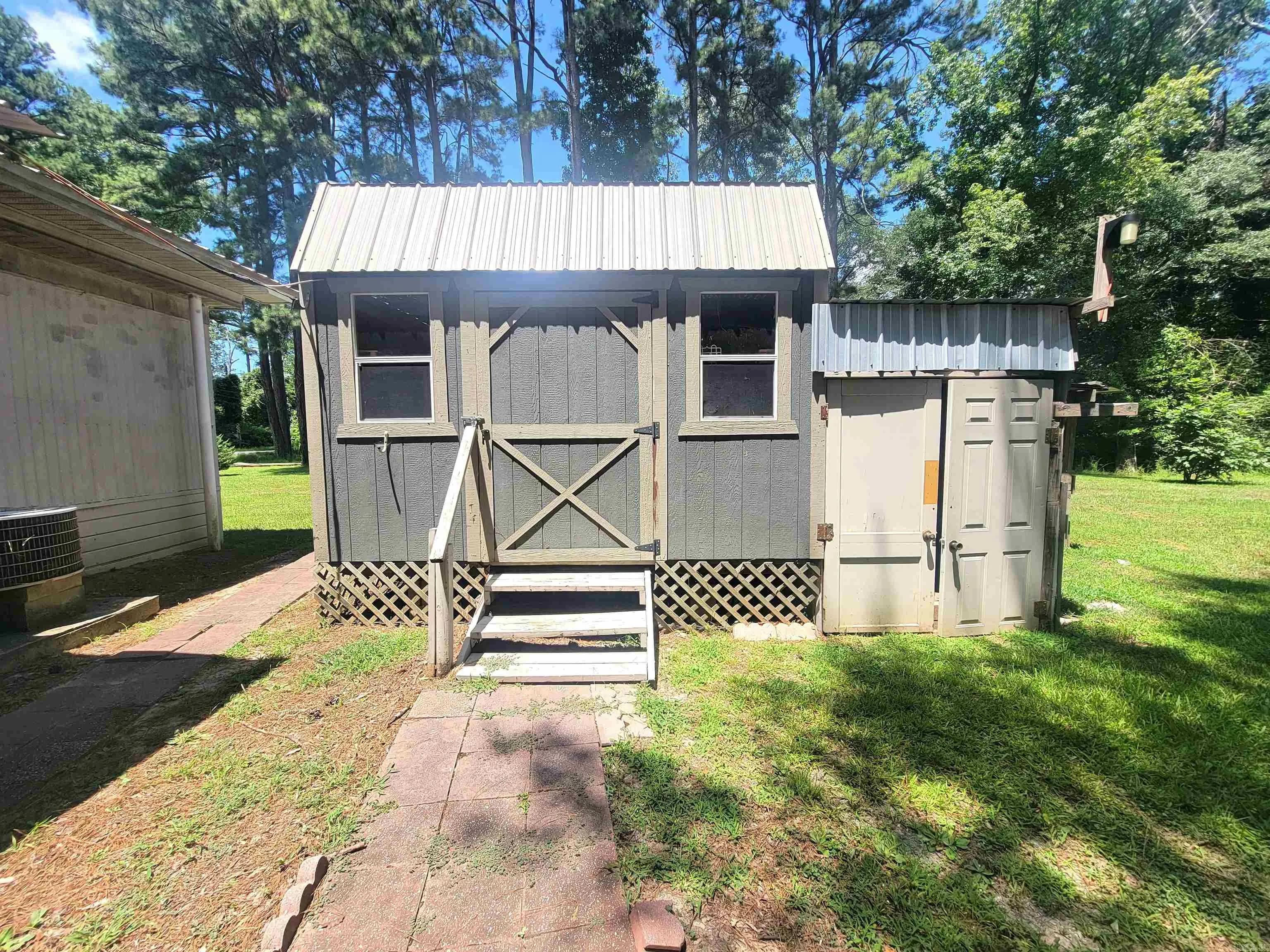 Property at 2205  Claud - Image 10