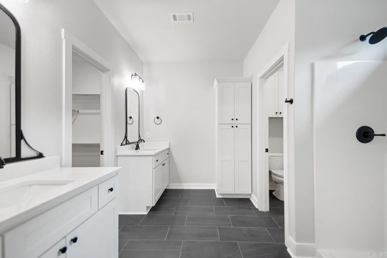 Property at 808  Richard - Image 25