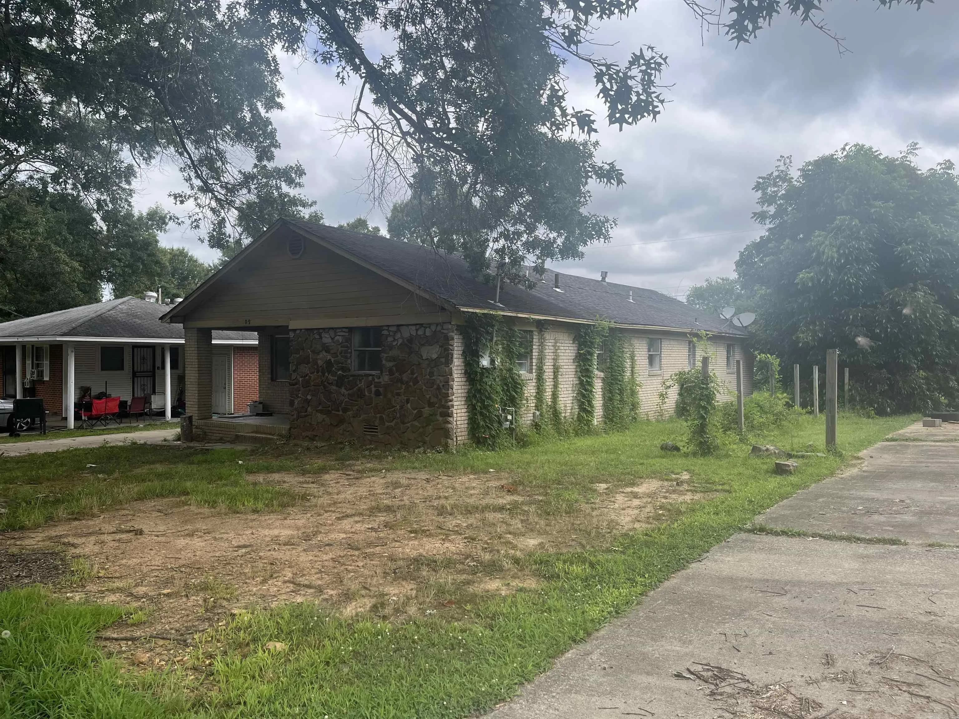 Property at 409 W 21st - Image 2