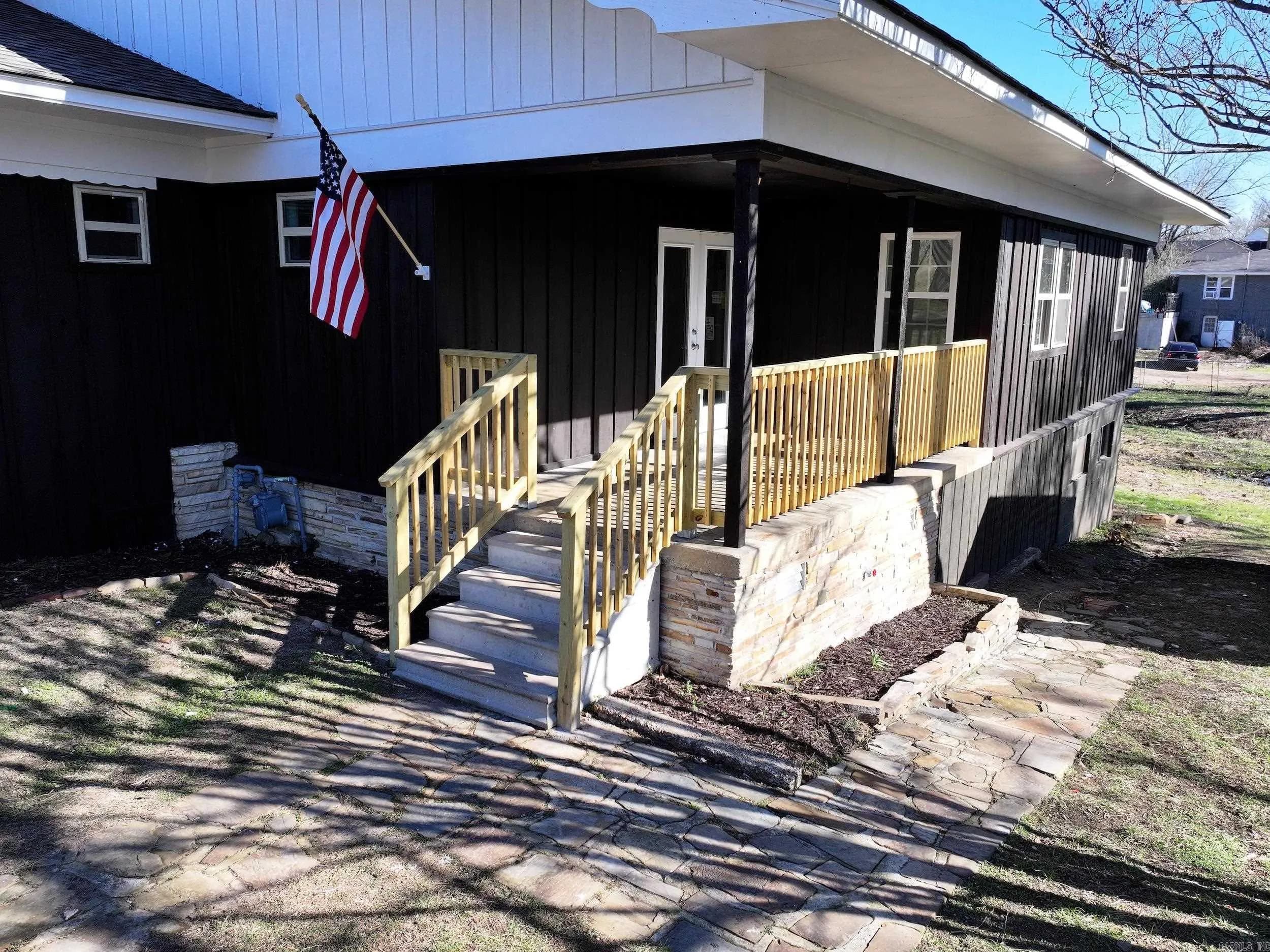 Property at 503 E Broadway - Image 3