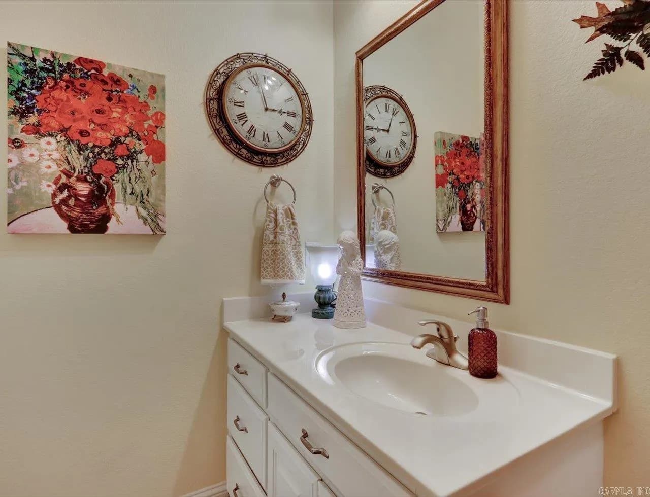 Property at 136  Arlington - Image 18
