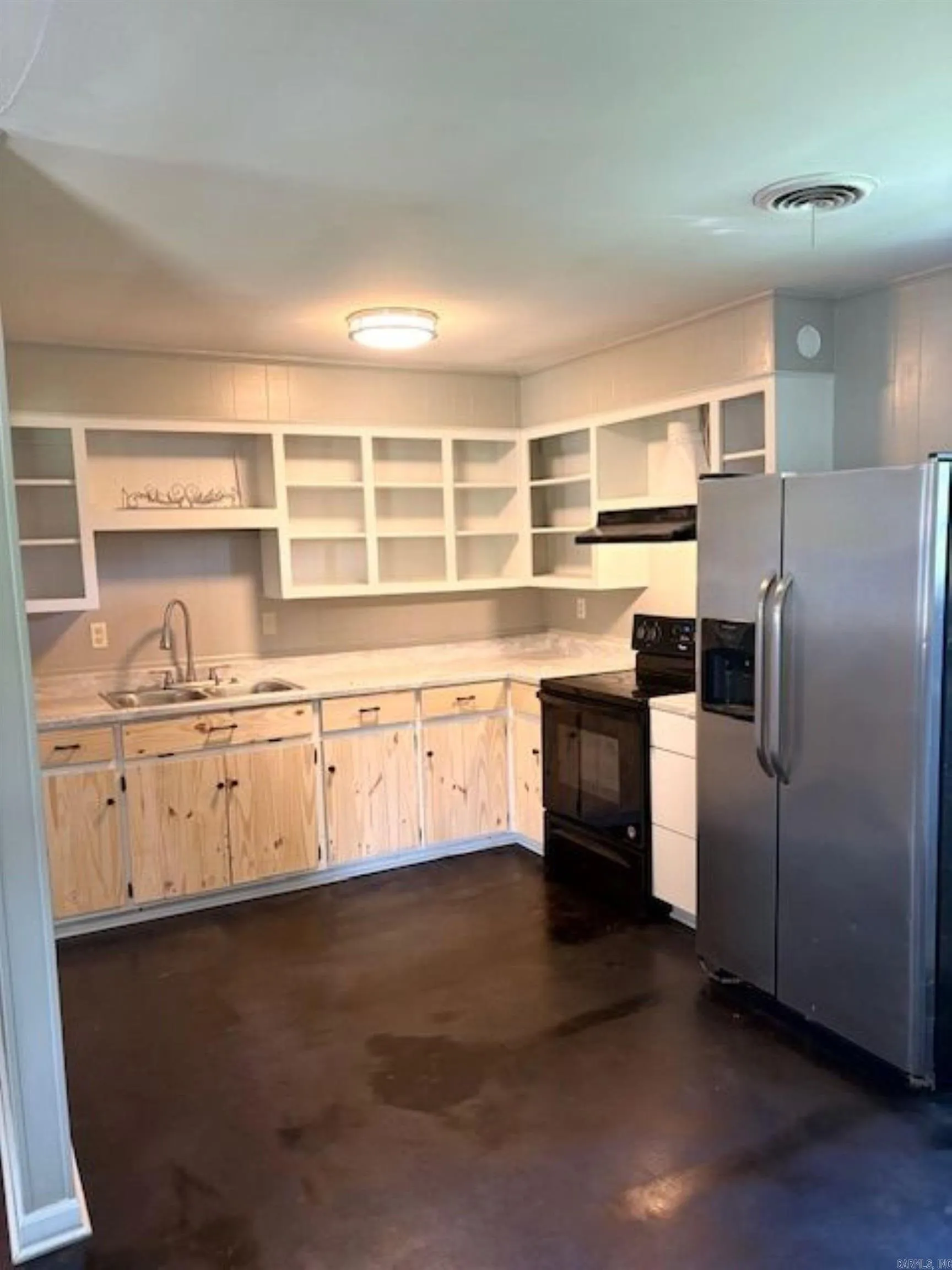Property at 104  Alan - Image 4
