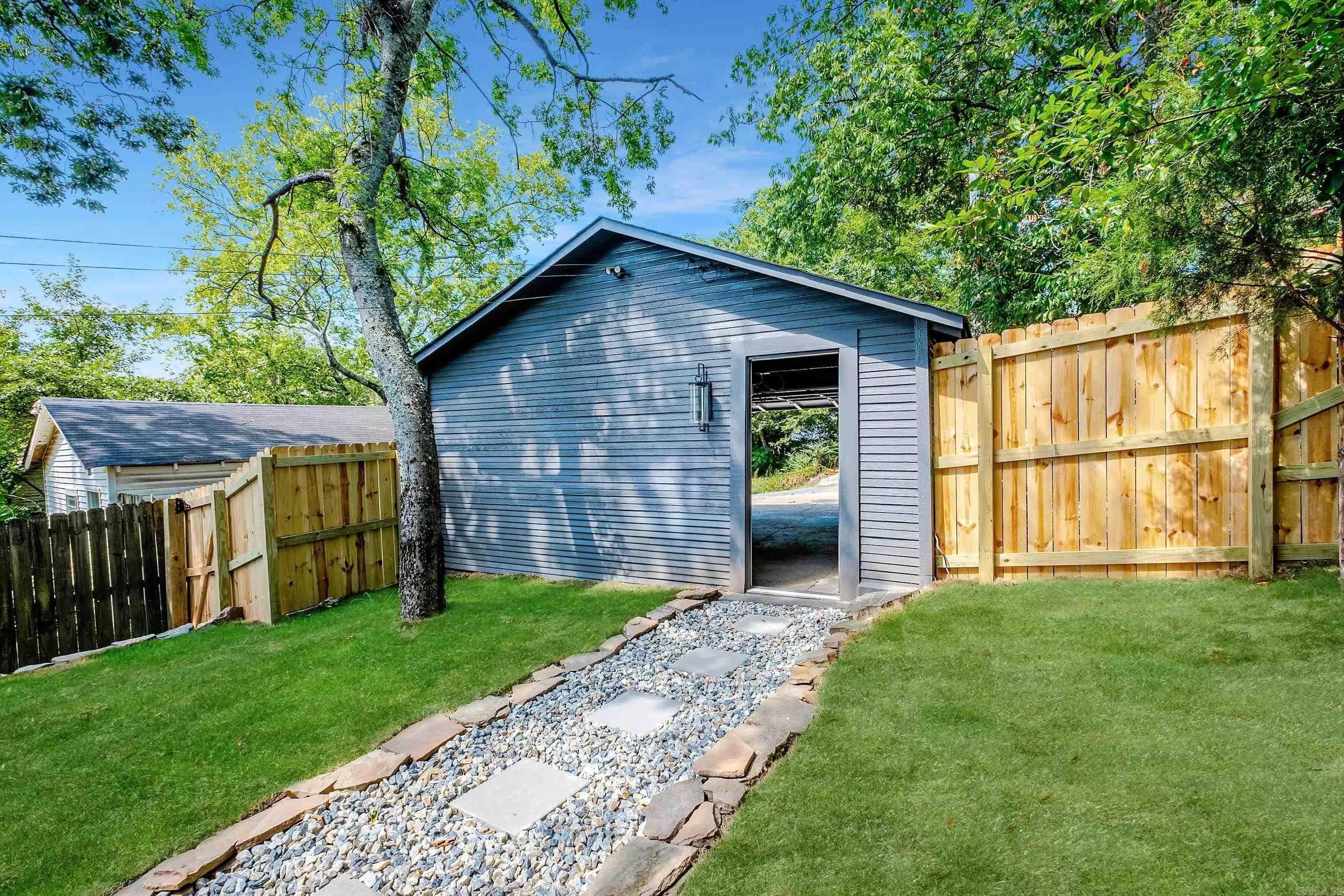 Property at 400  Fern - Image 49