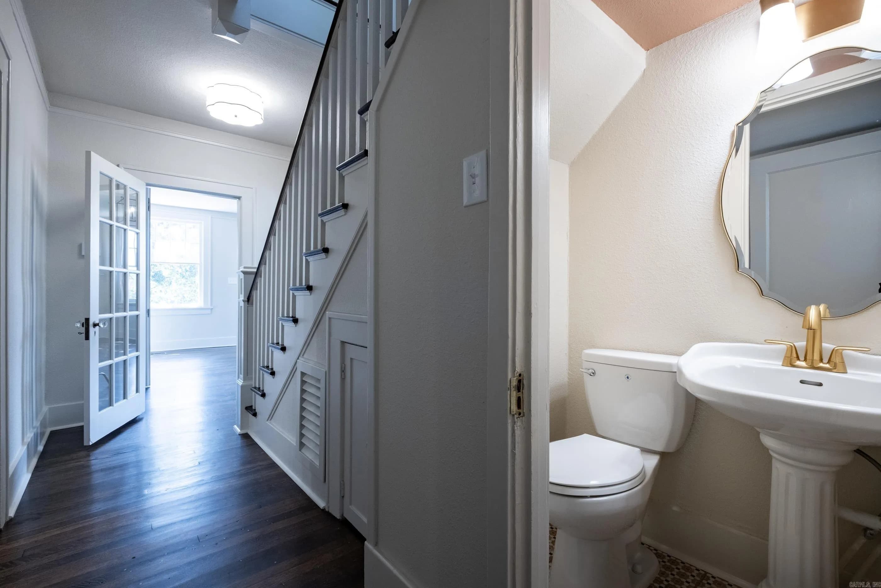 Property at 400  Fern - Image 25