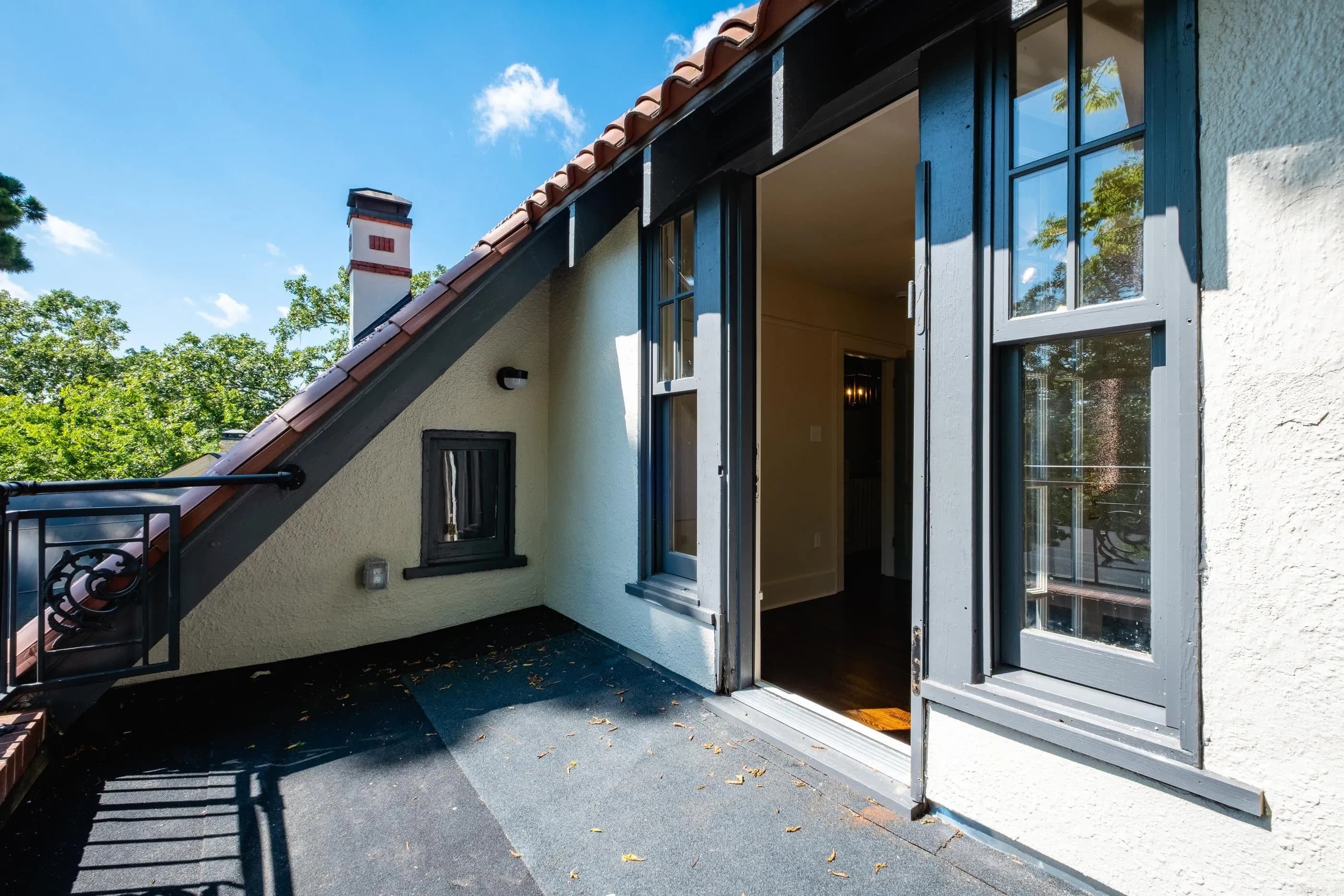 Property at 400  Fern - Image 38