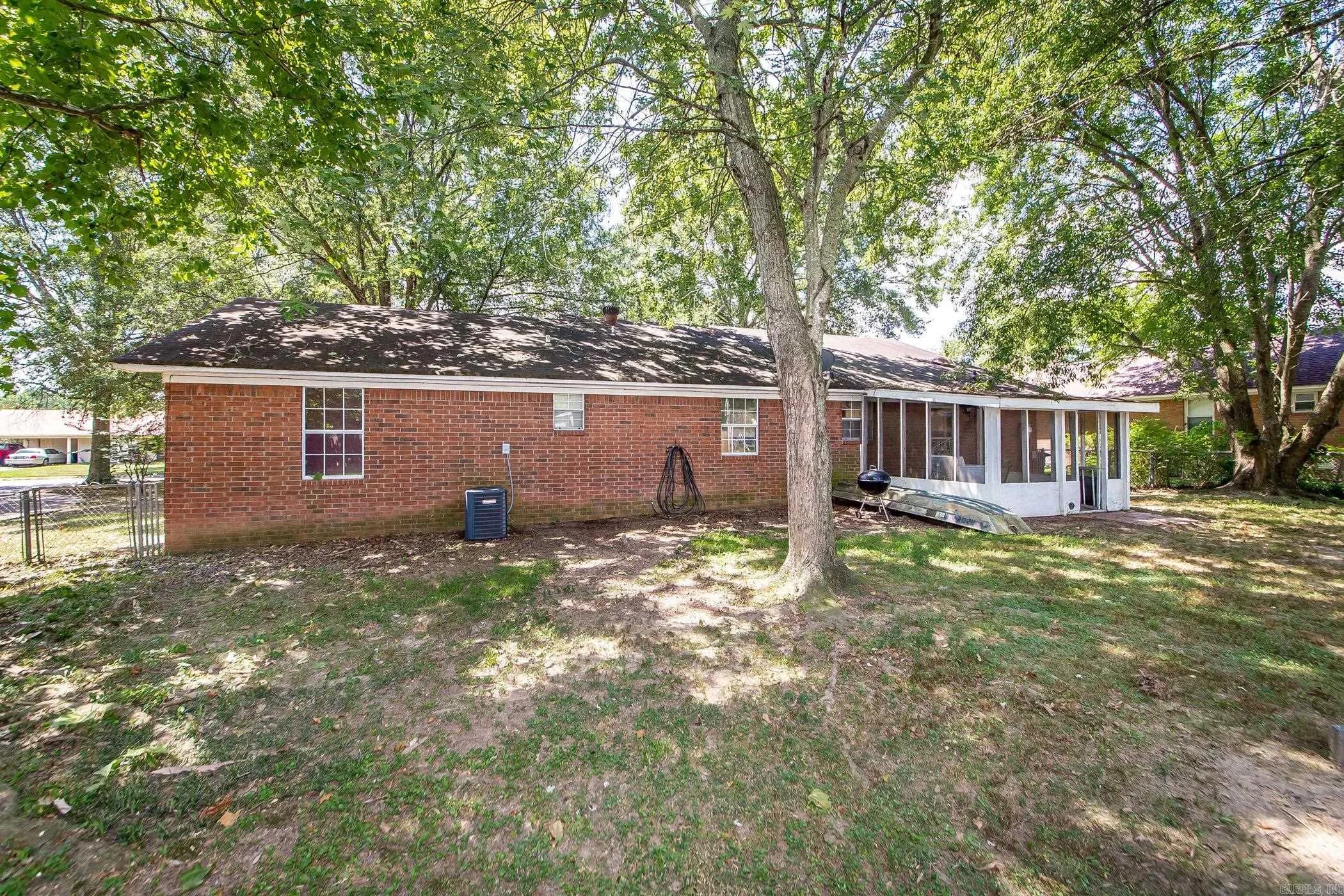 Property at 1804  Applewood - Image 31