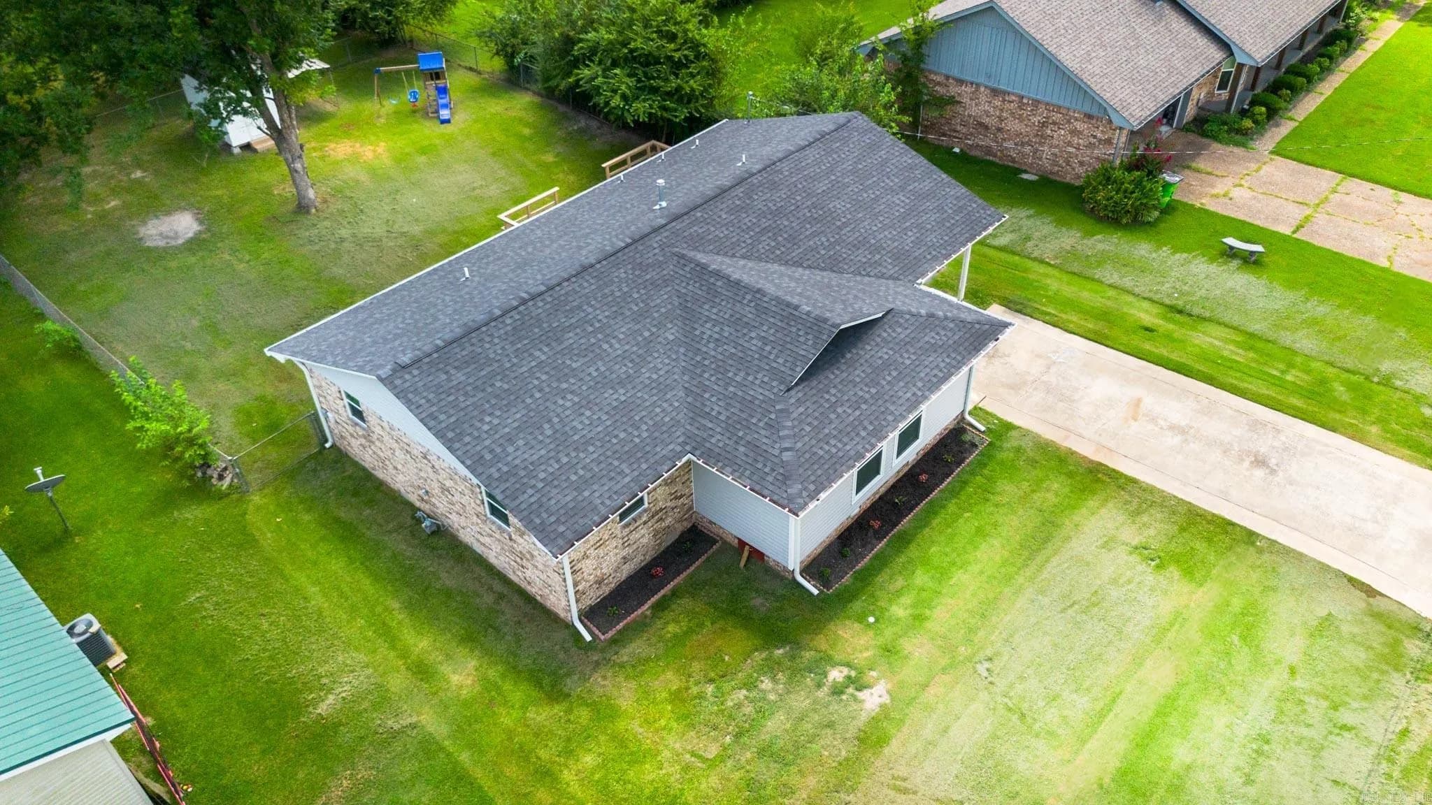 Property at 513 E 3rd st. - Image 32