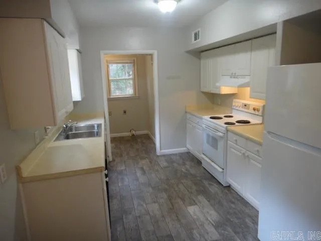 Property at 6900 W Markham - Image 13