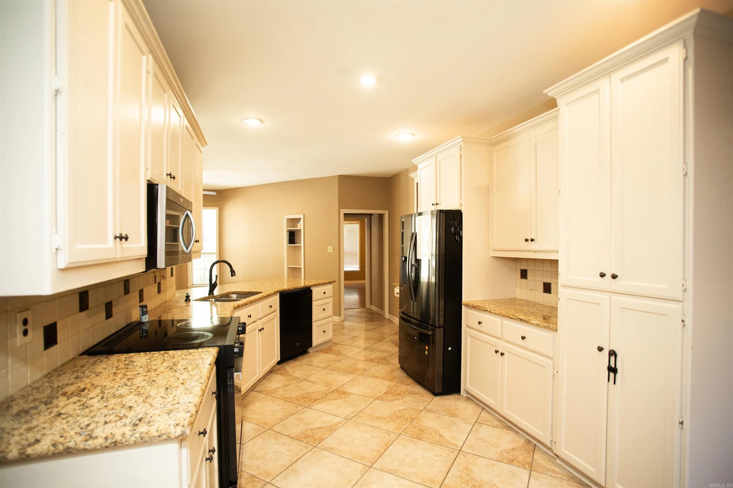 Property at 808  Cartier - Image 10