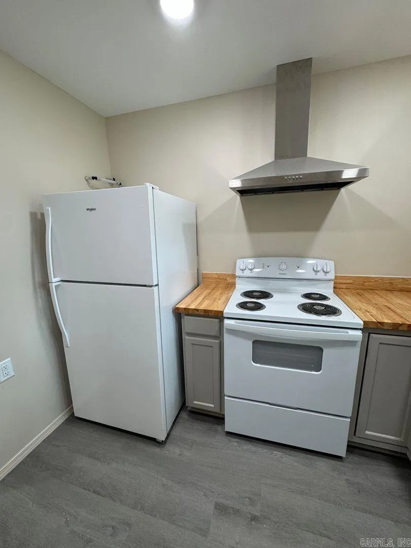 Property at 1224  School unit a, A - Image 4