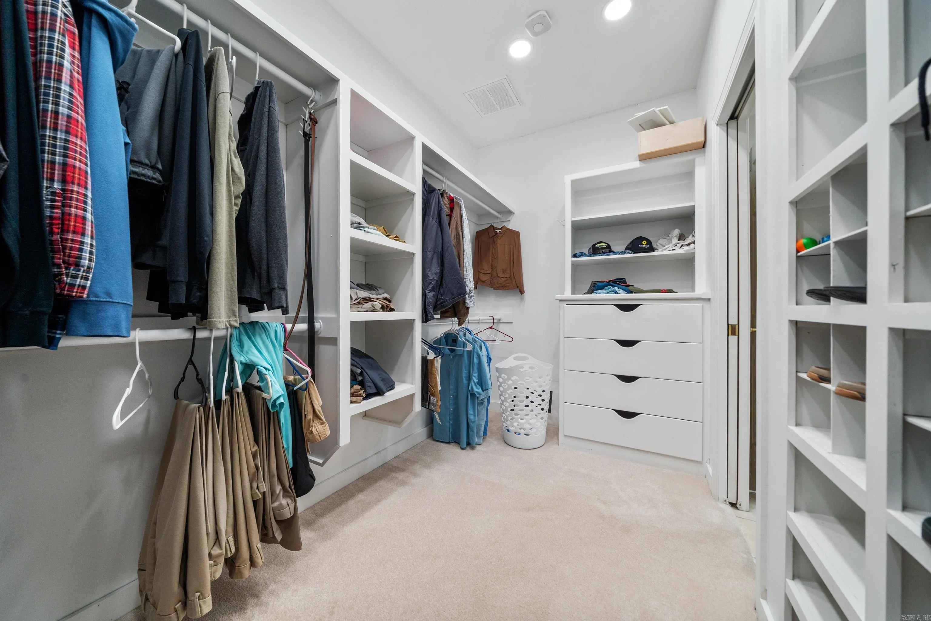 Property at 118  Legend - Image 24