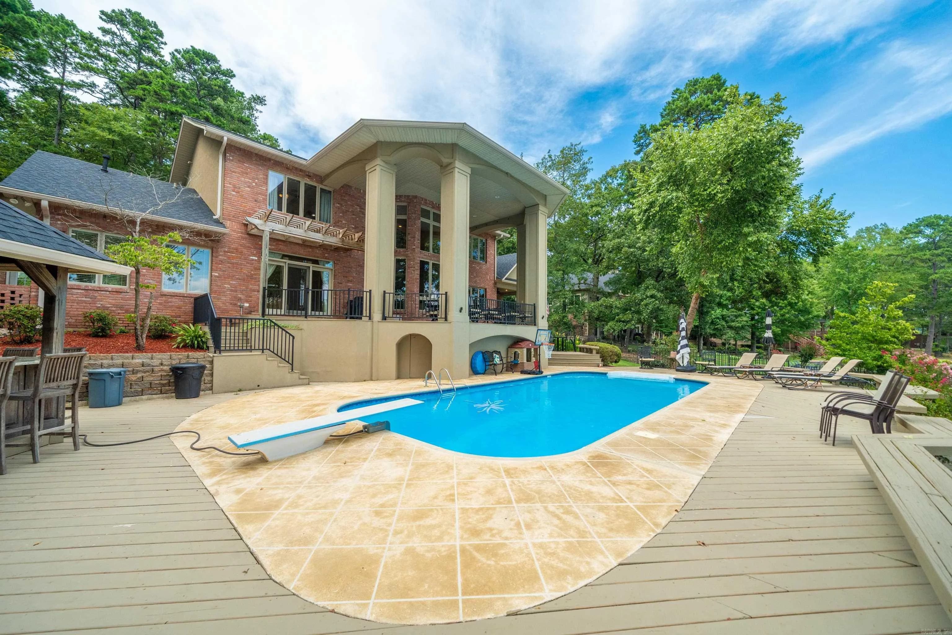 Property at 118  Legend - Image 39