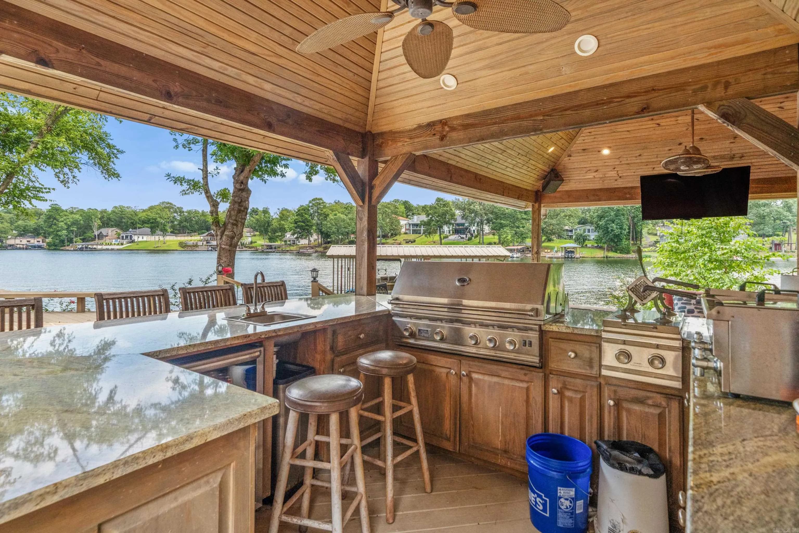 Property at 118  Legend - Image 42