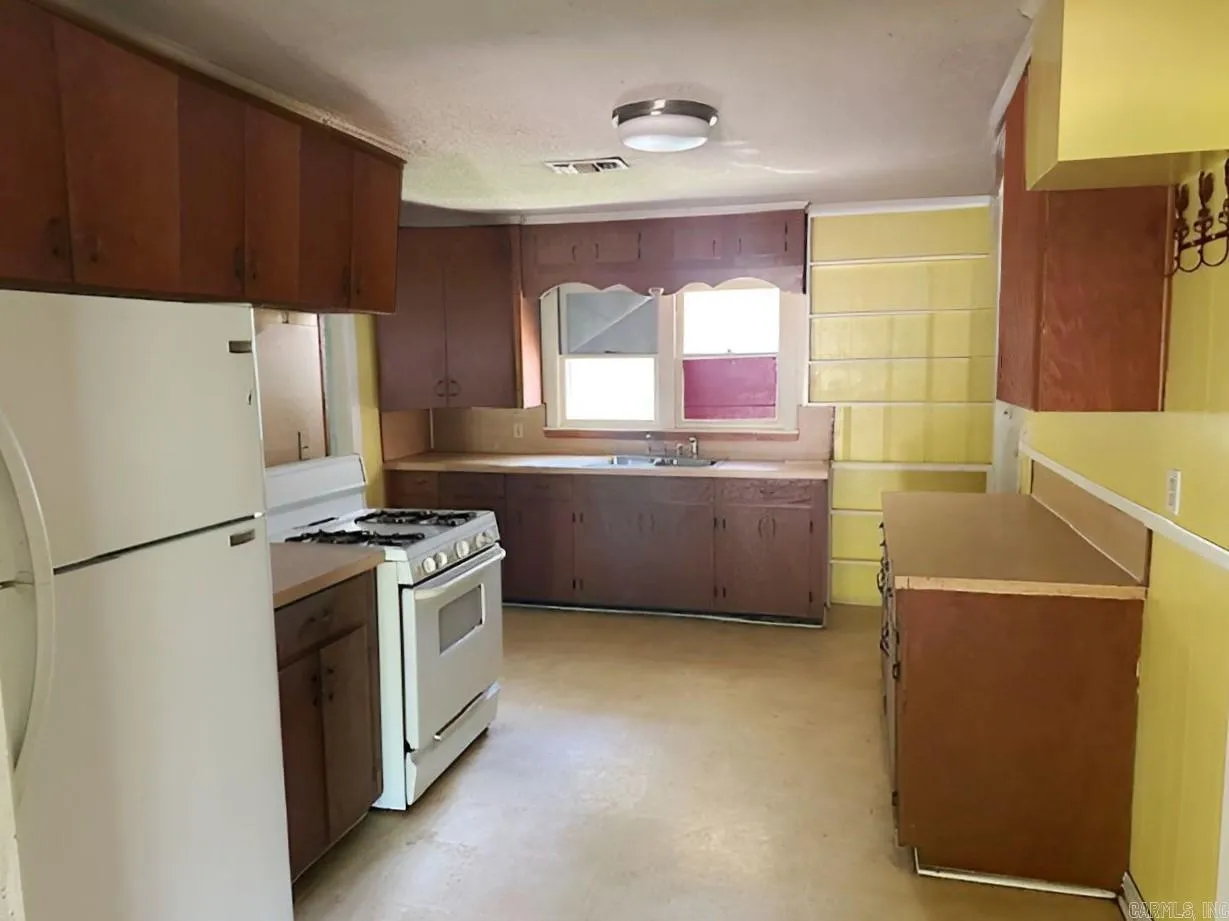 Property at 1114 W 4th street - Image 28