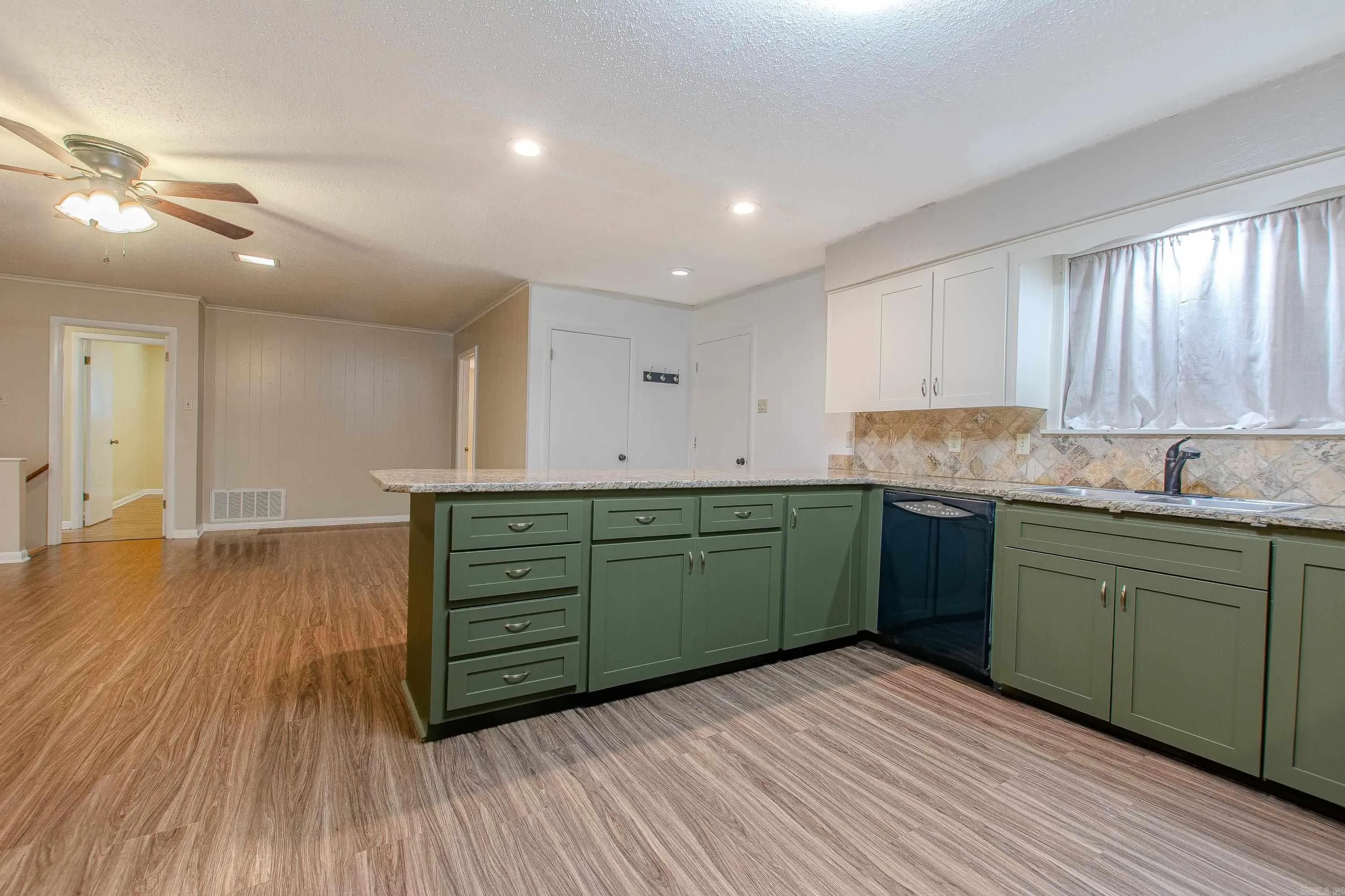 Property at 5820  Greenhurst - Image 15