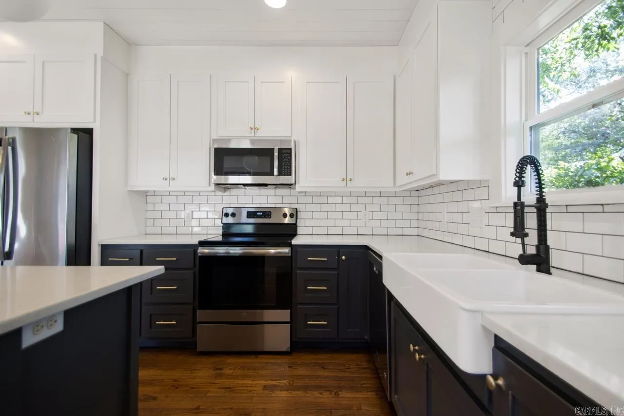 Property at 506 W Conway - Image 13