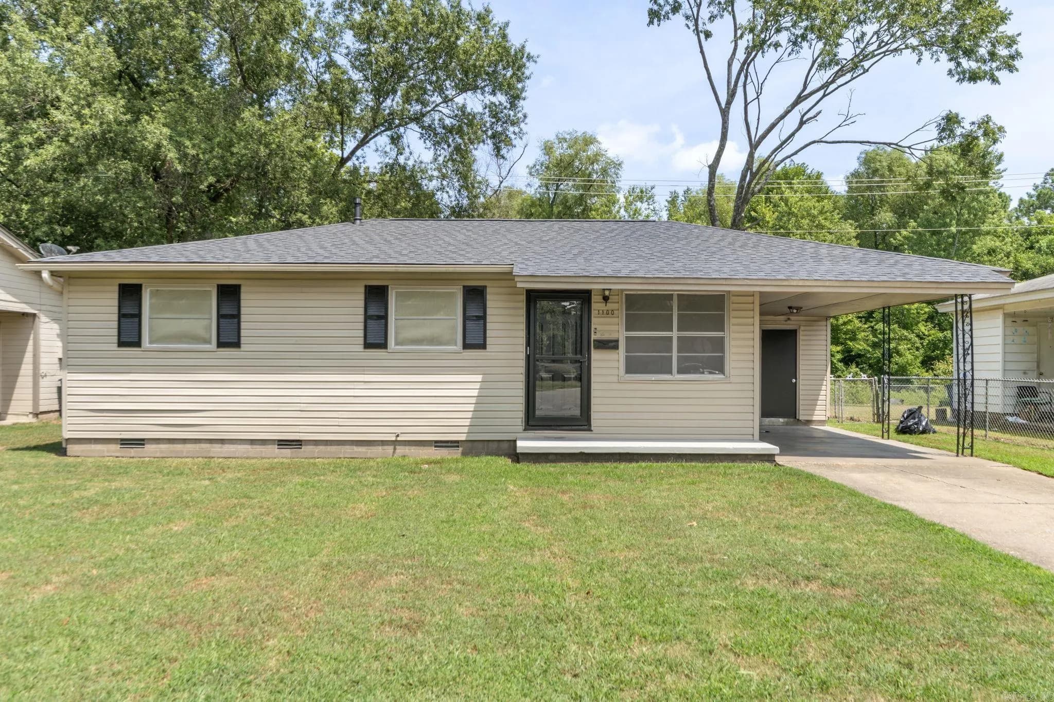 Property at 1100  Graham - Image 1