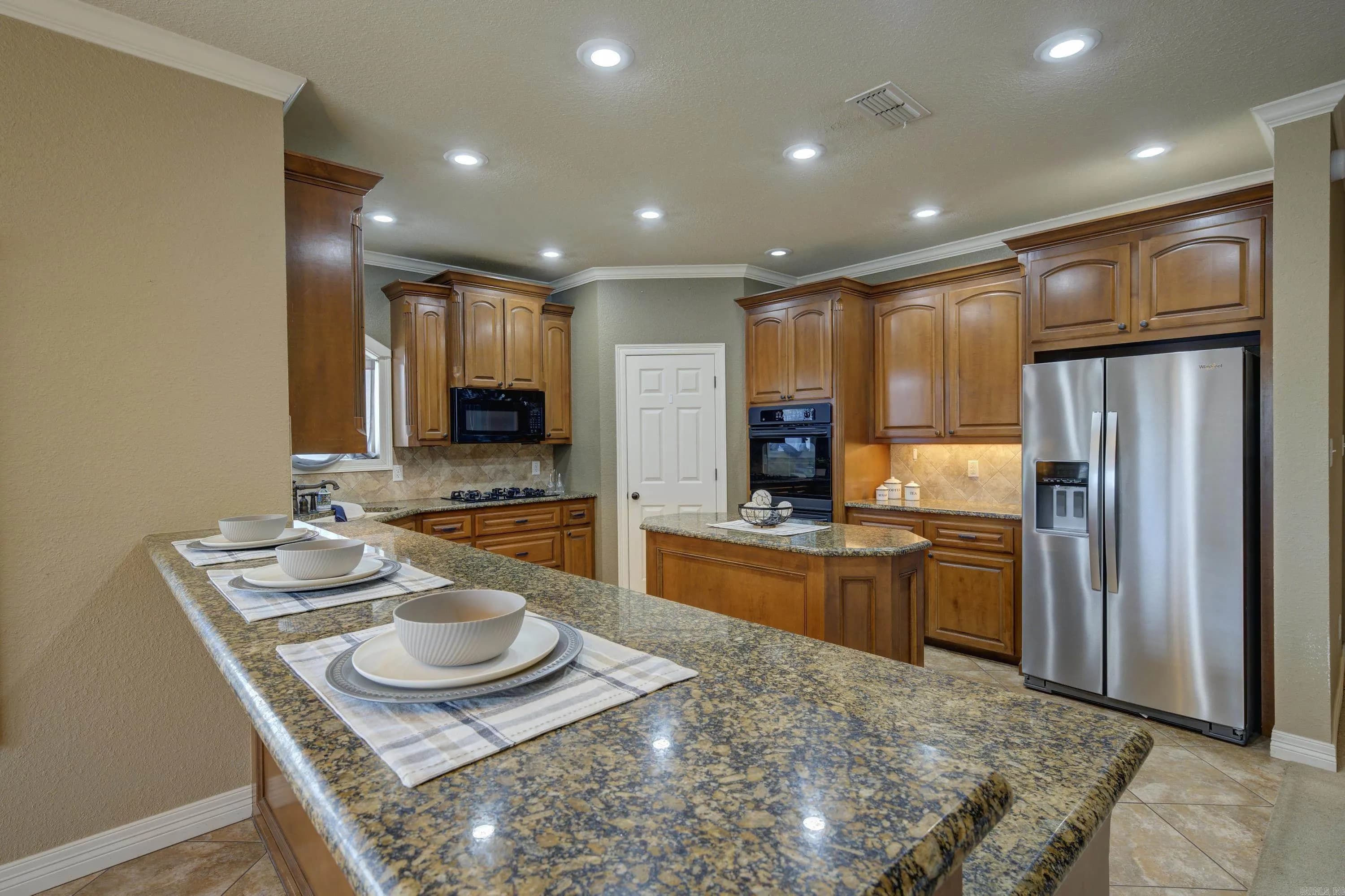 Property at 6601  Country hills - Image 13