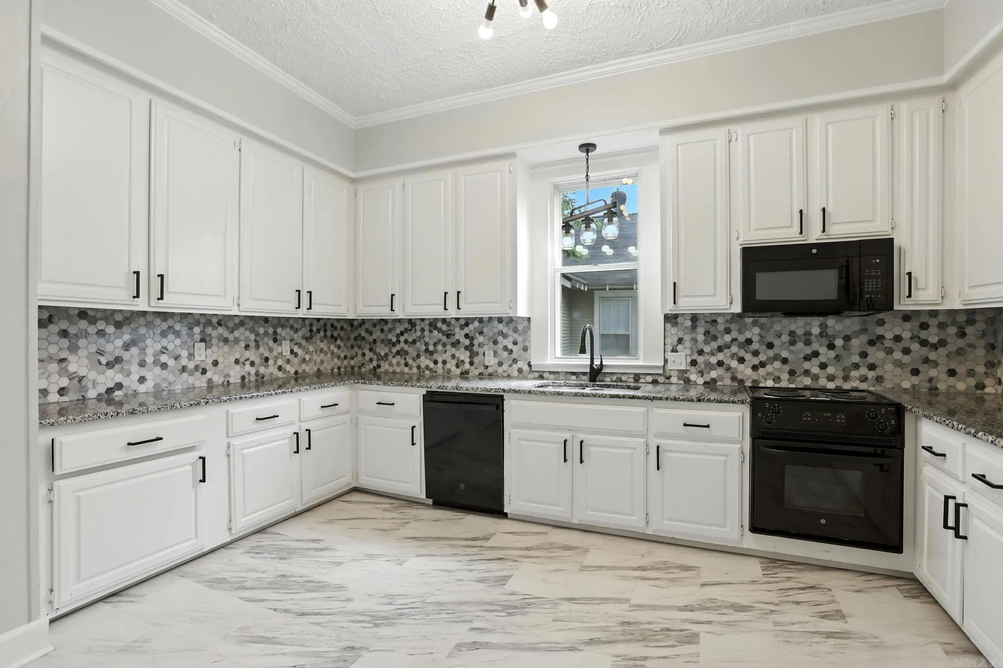 Property at 516 N Oak - Image 9