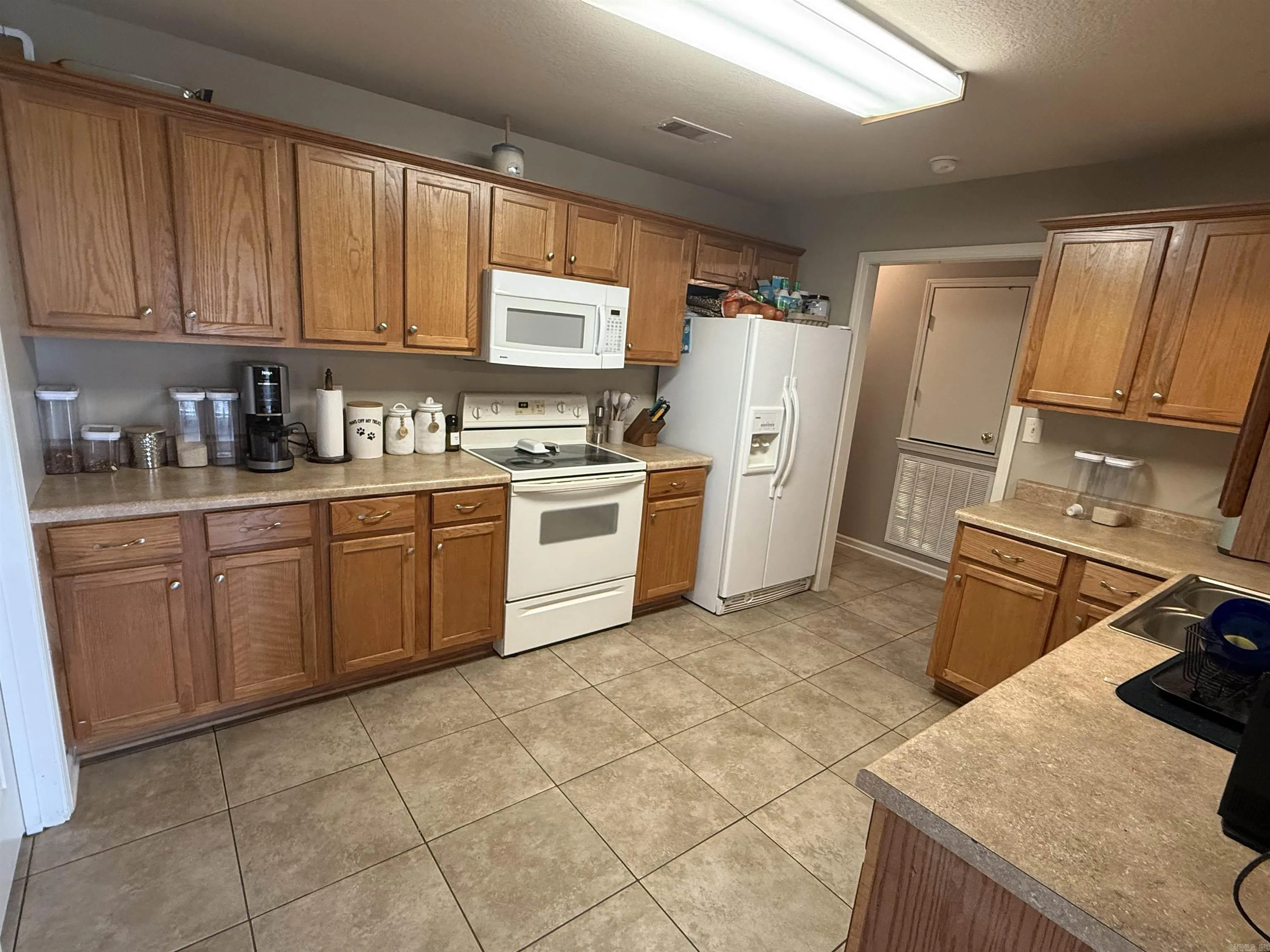 Property at 85  Arrowhead - Image 11
