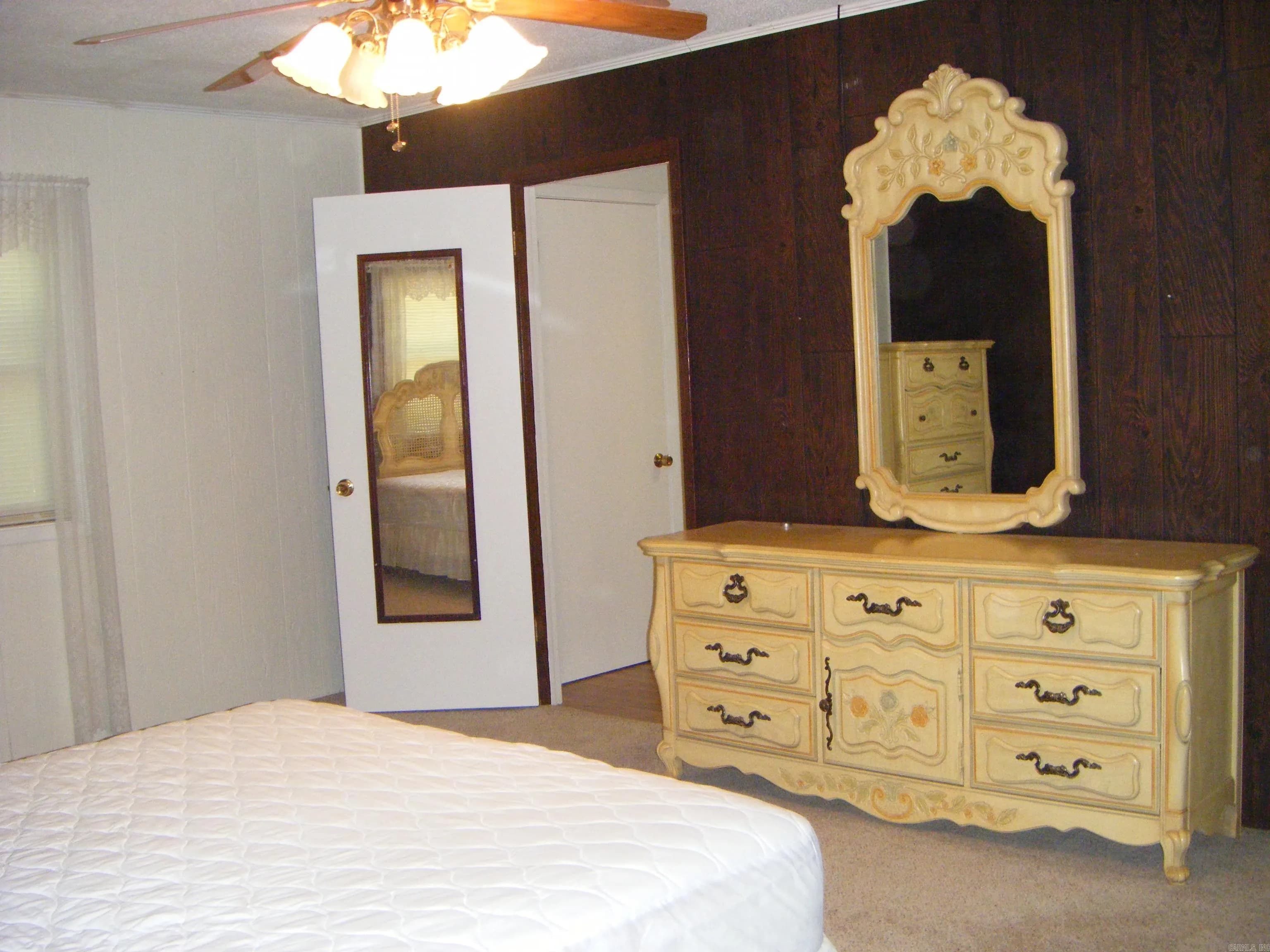 Property at 420 E Farm - Image 24