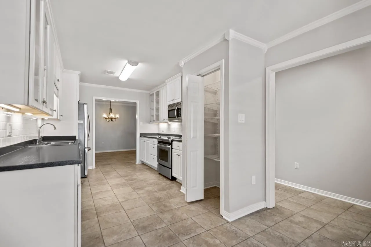 Property at 337  Cambridge place - Image 9