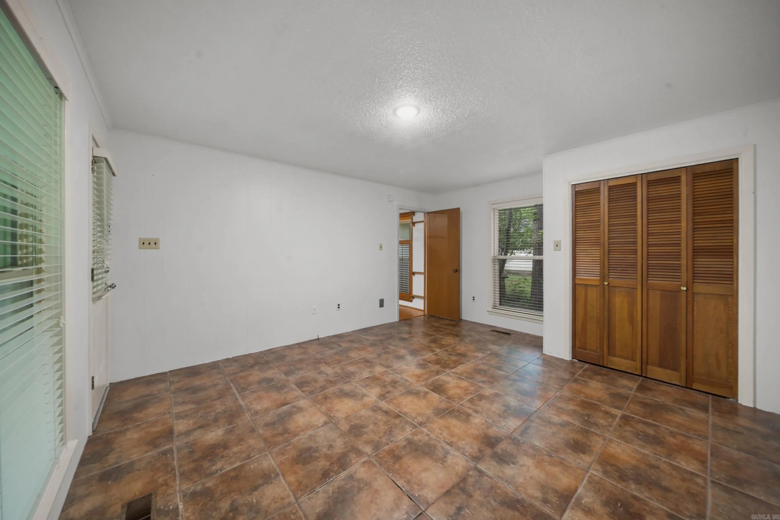 Property at 1103 N Cedar - Image 23