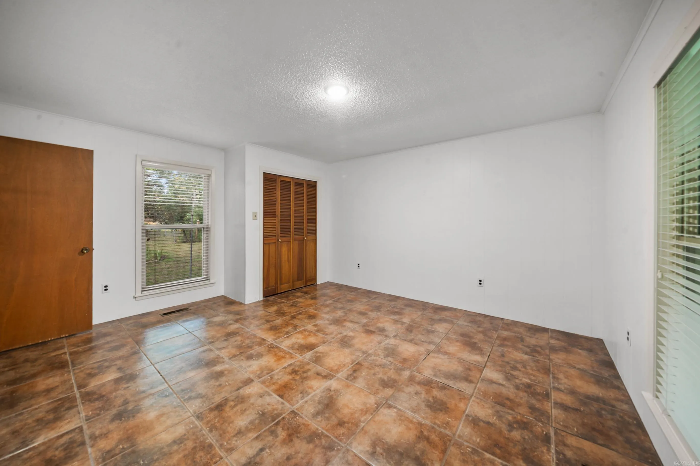 Property at 1103 N Cedar - Image 22