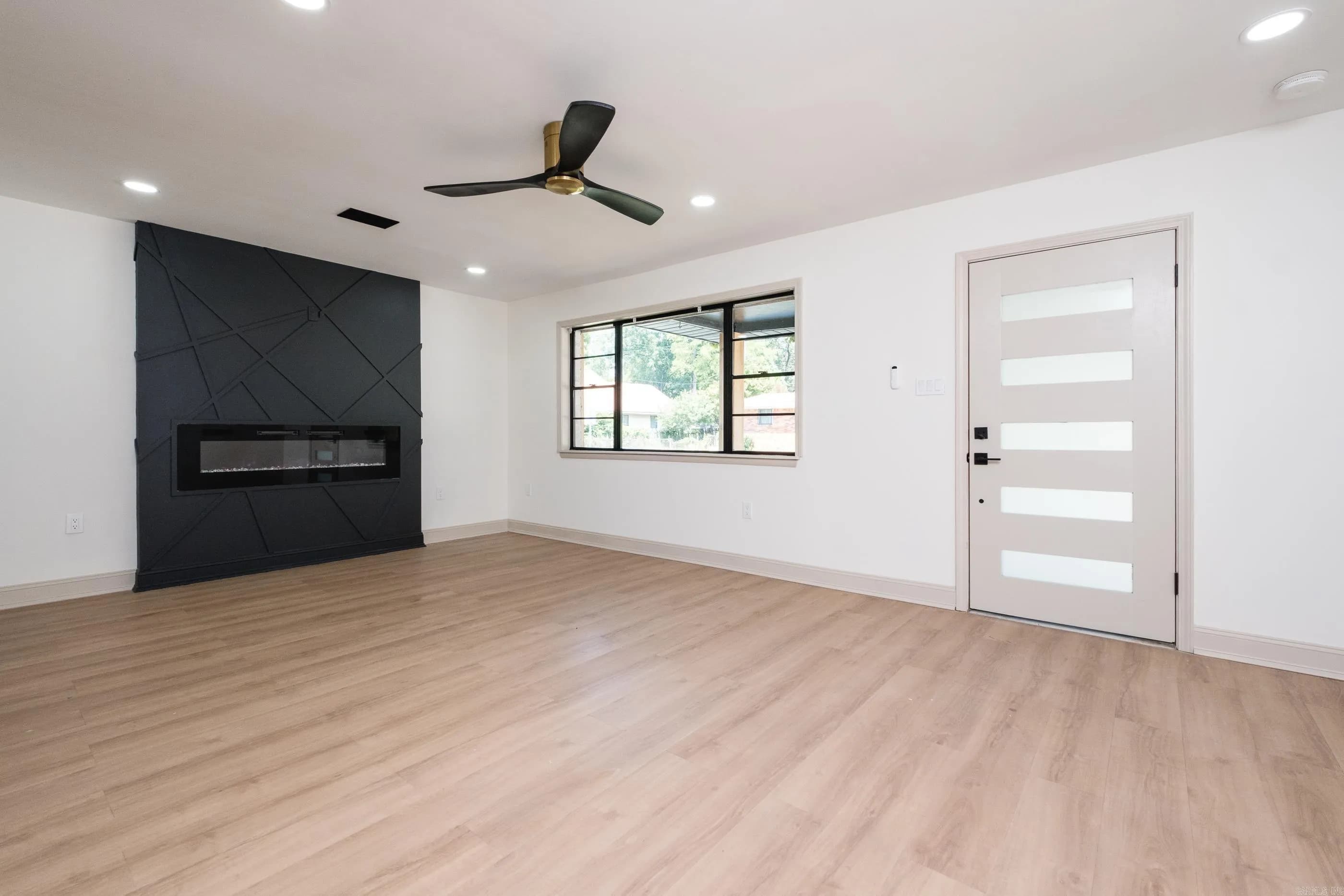 Property at 212 N Jackson - Image 7