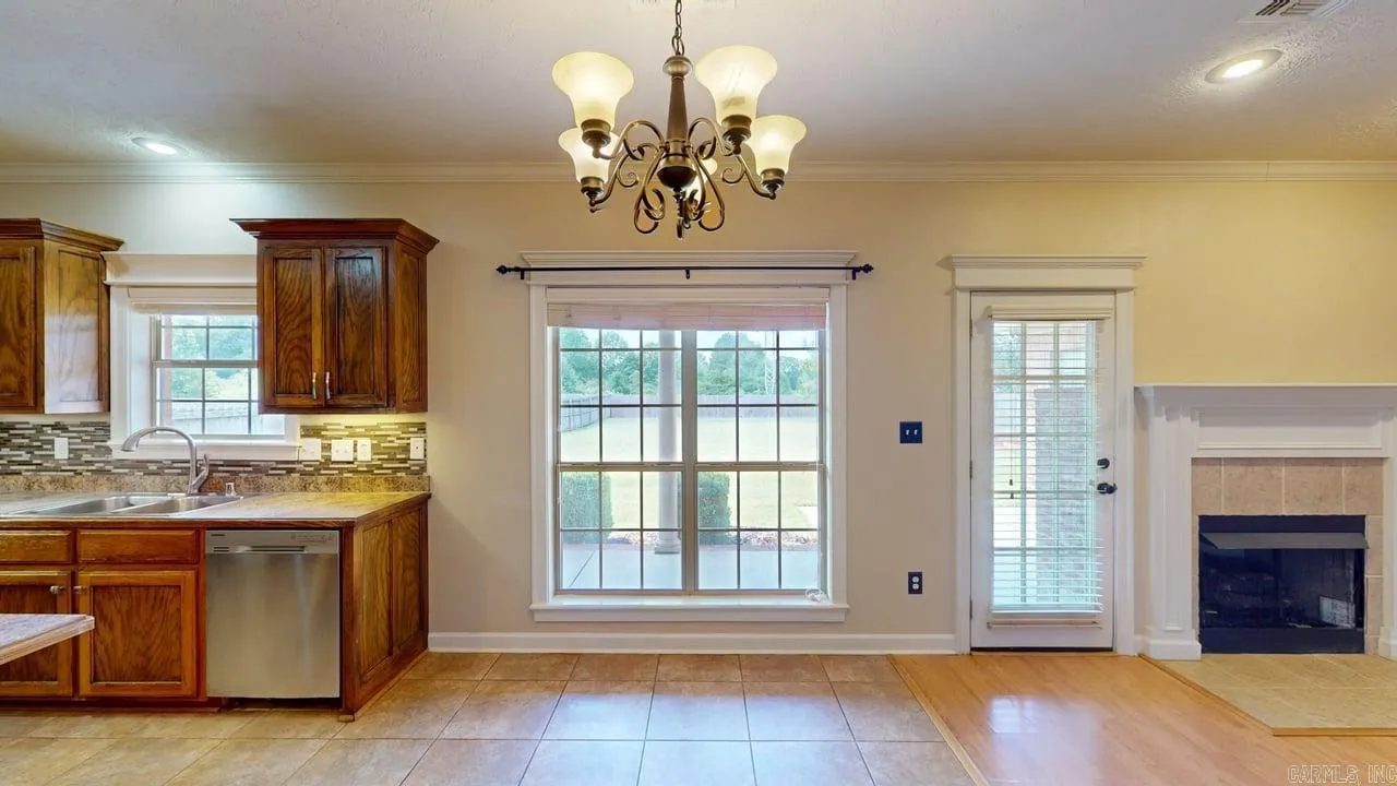 Property at 1325  Champions - Image 12