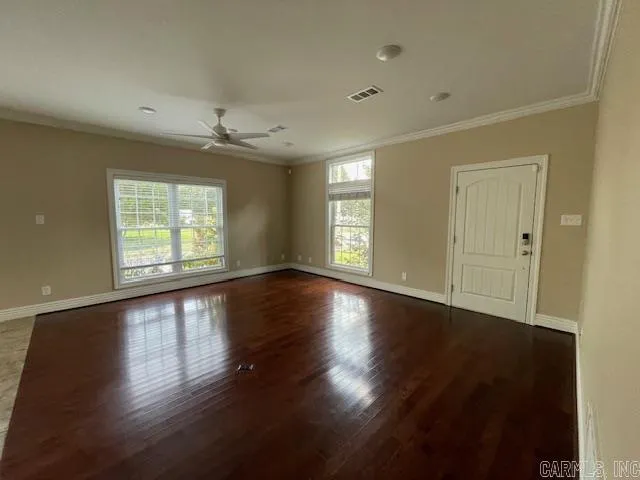 Property at 904 S Buerkle - Image 10