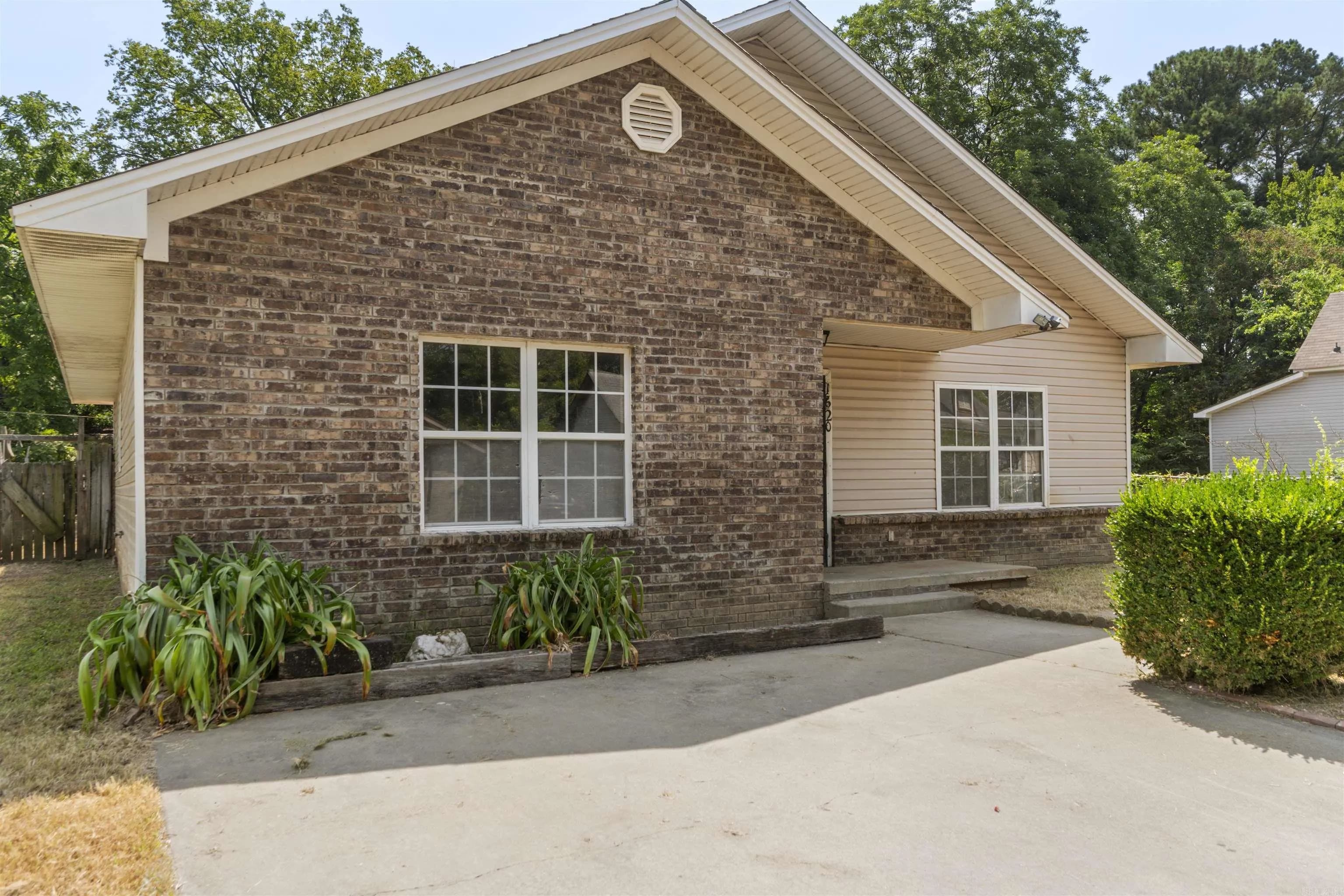 Property at 1620  Chandler - Image 2