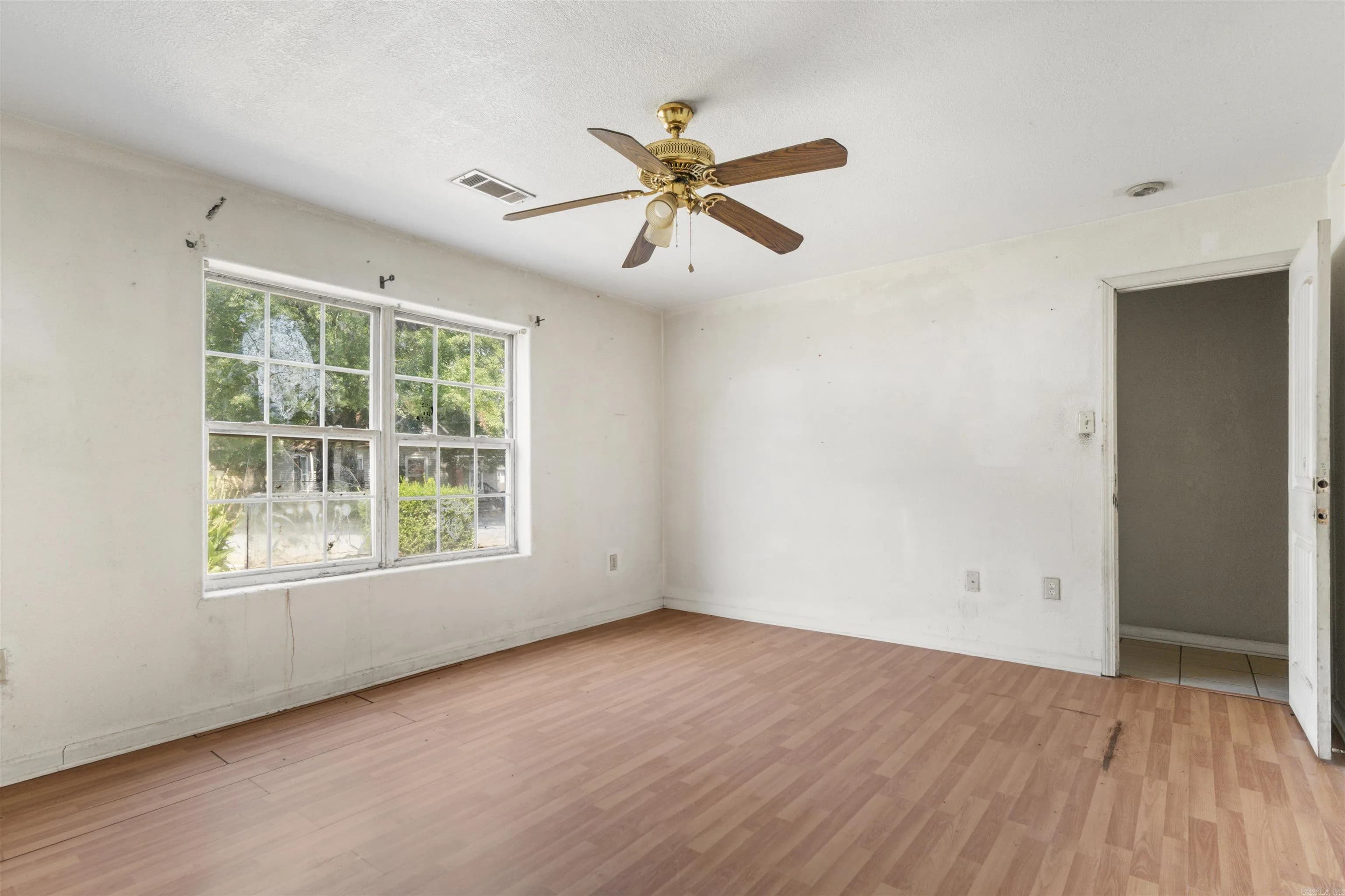Property at 1620  Chandler - Image 12