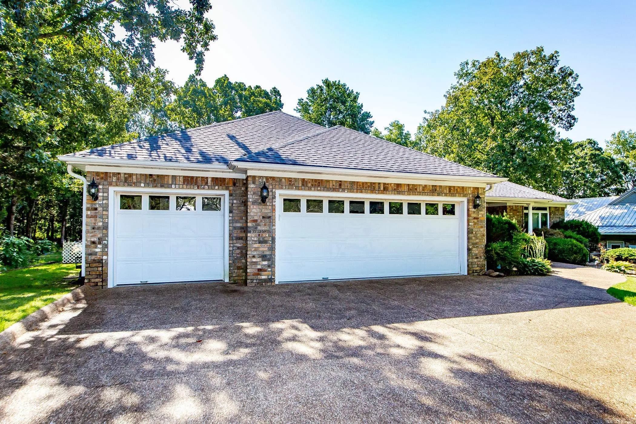Property at 103  Crest - Image 7