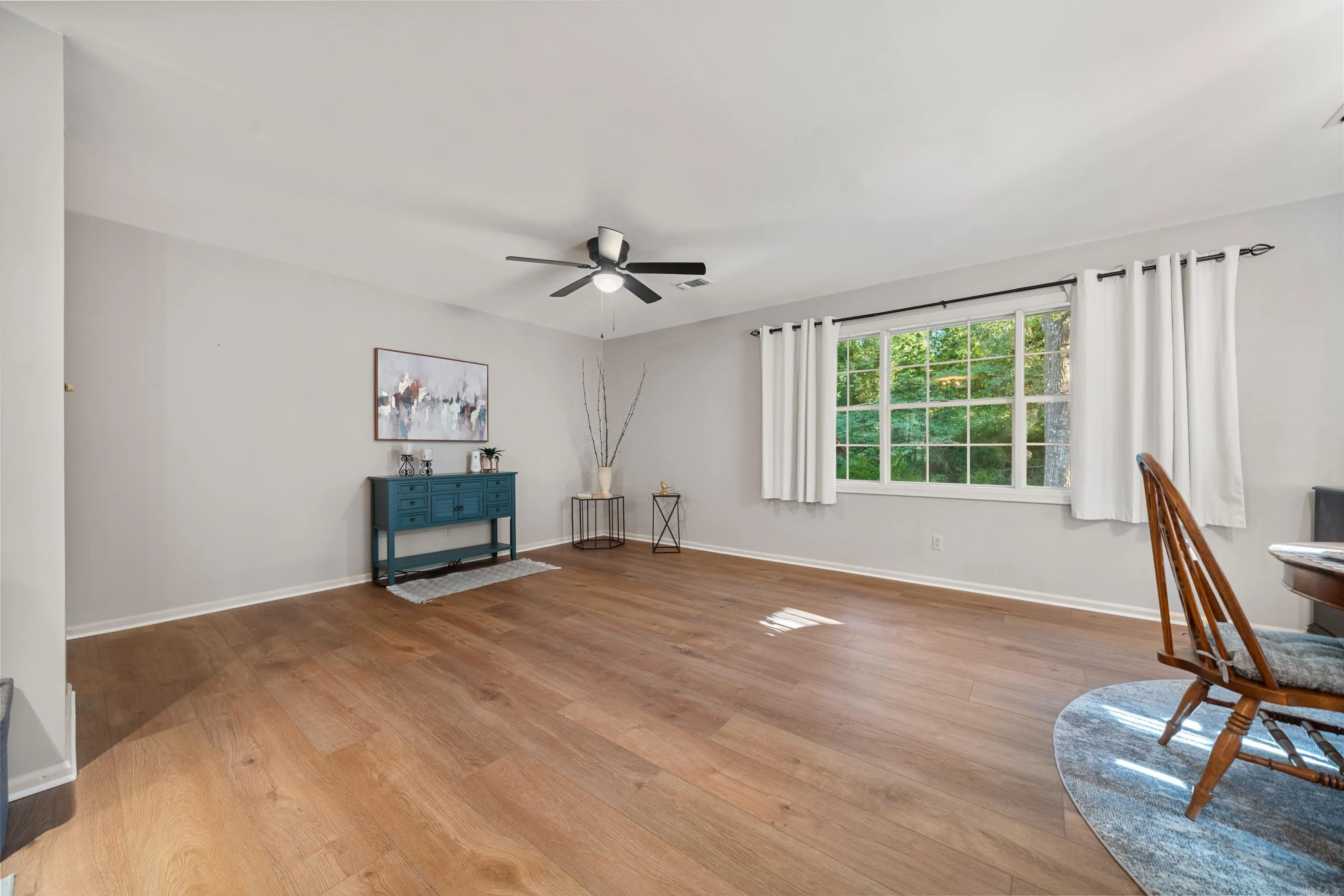 Property at 206  Shawnee - Image 4