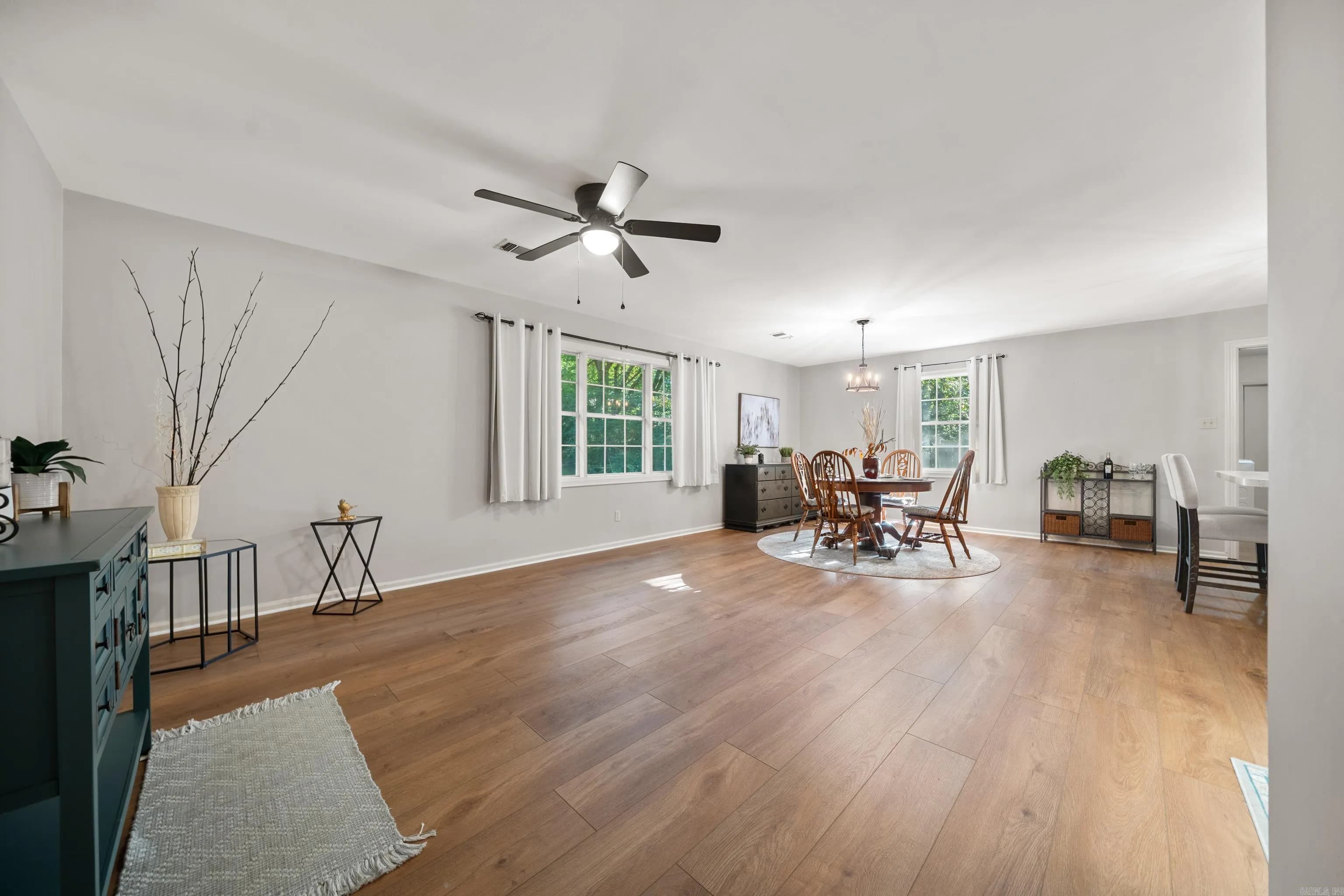 Property at 206  Shawnee - Image 3