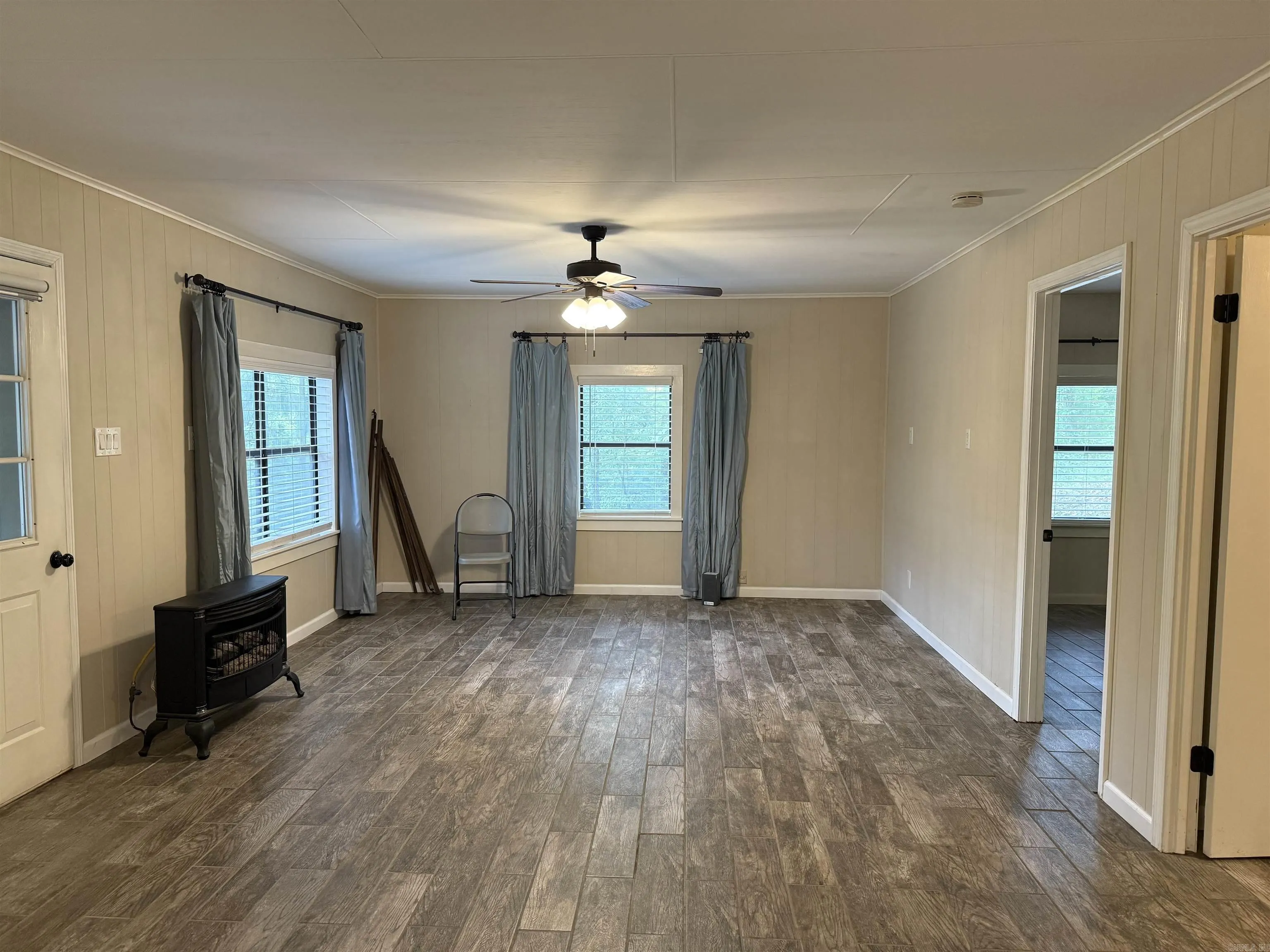 Property at 2940  Oxley - Image 15