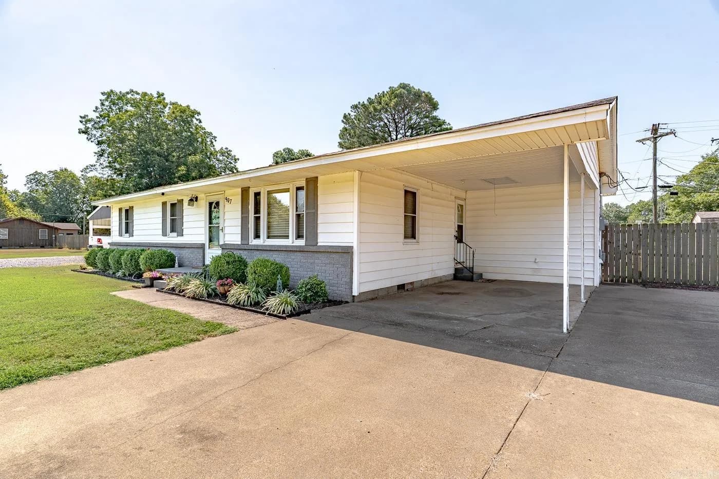 Property at 907  Nash - Image 3