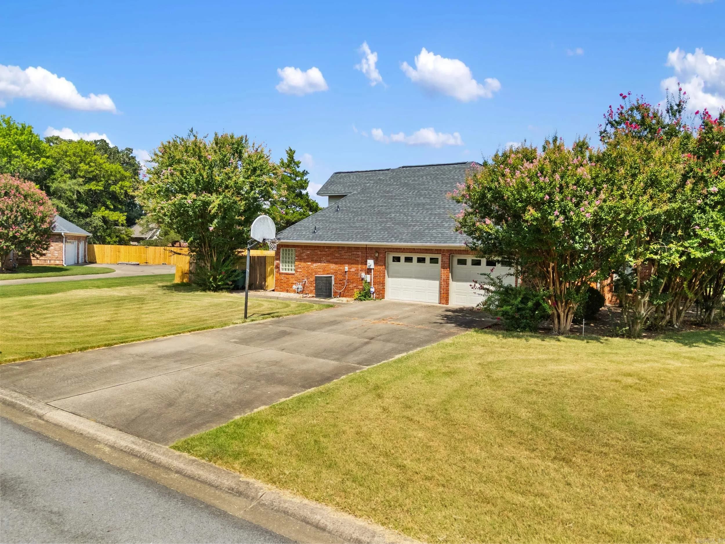 Property at 930  Enderlin - Image 42