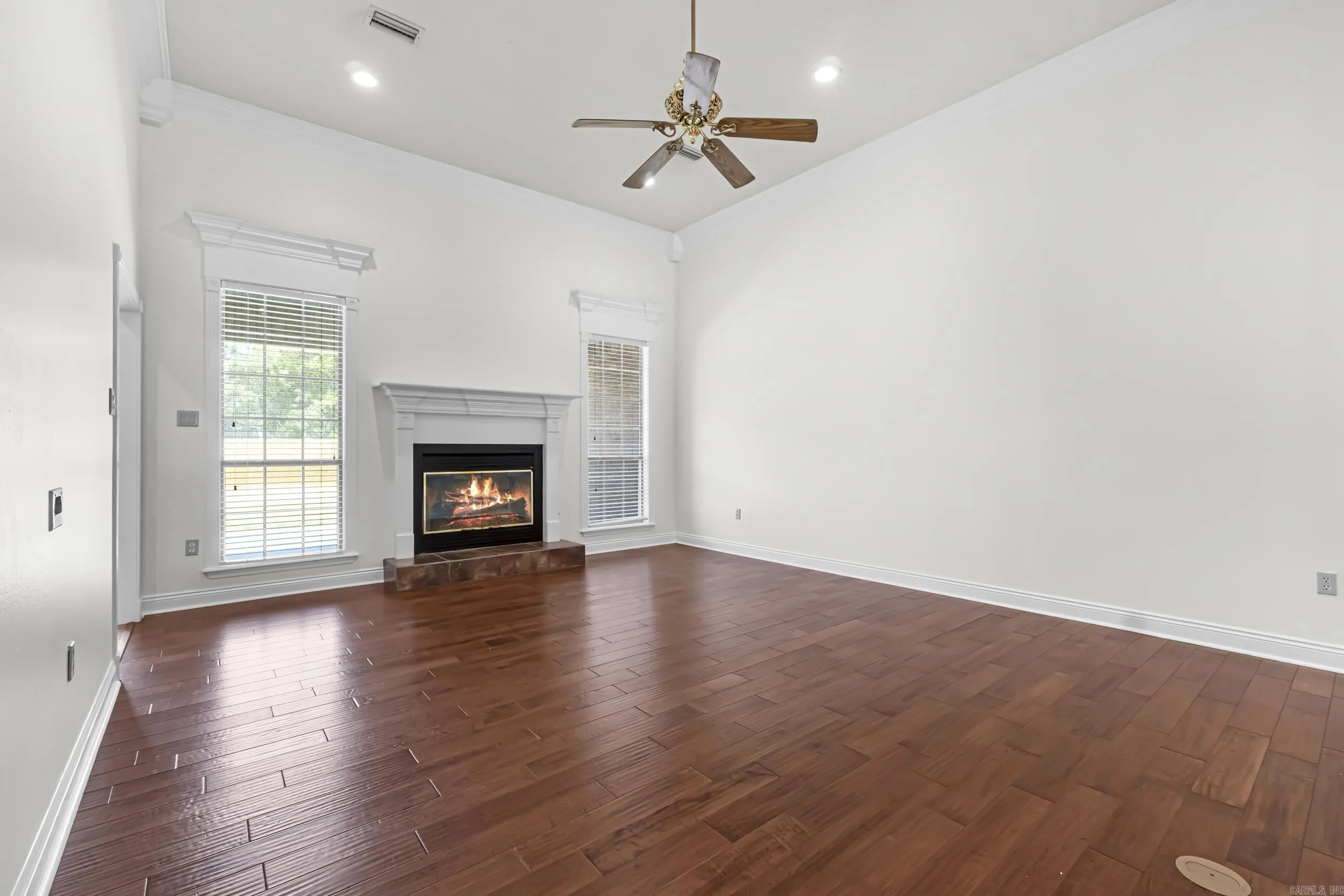 Property at 930  Enderlin - Image 10