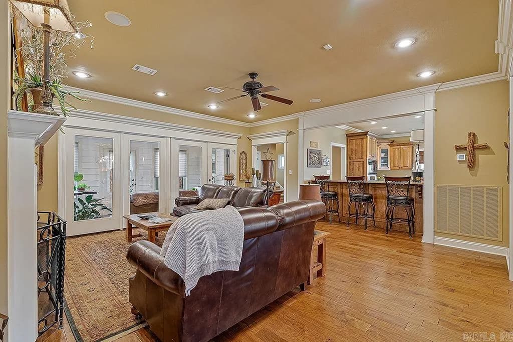 Property at 4301  Woodcrest - Image 8