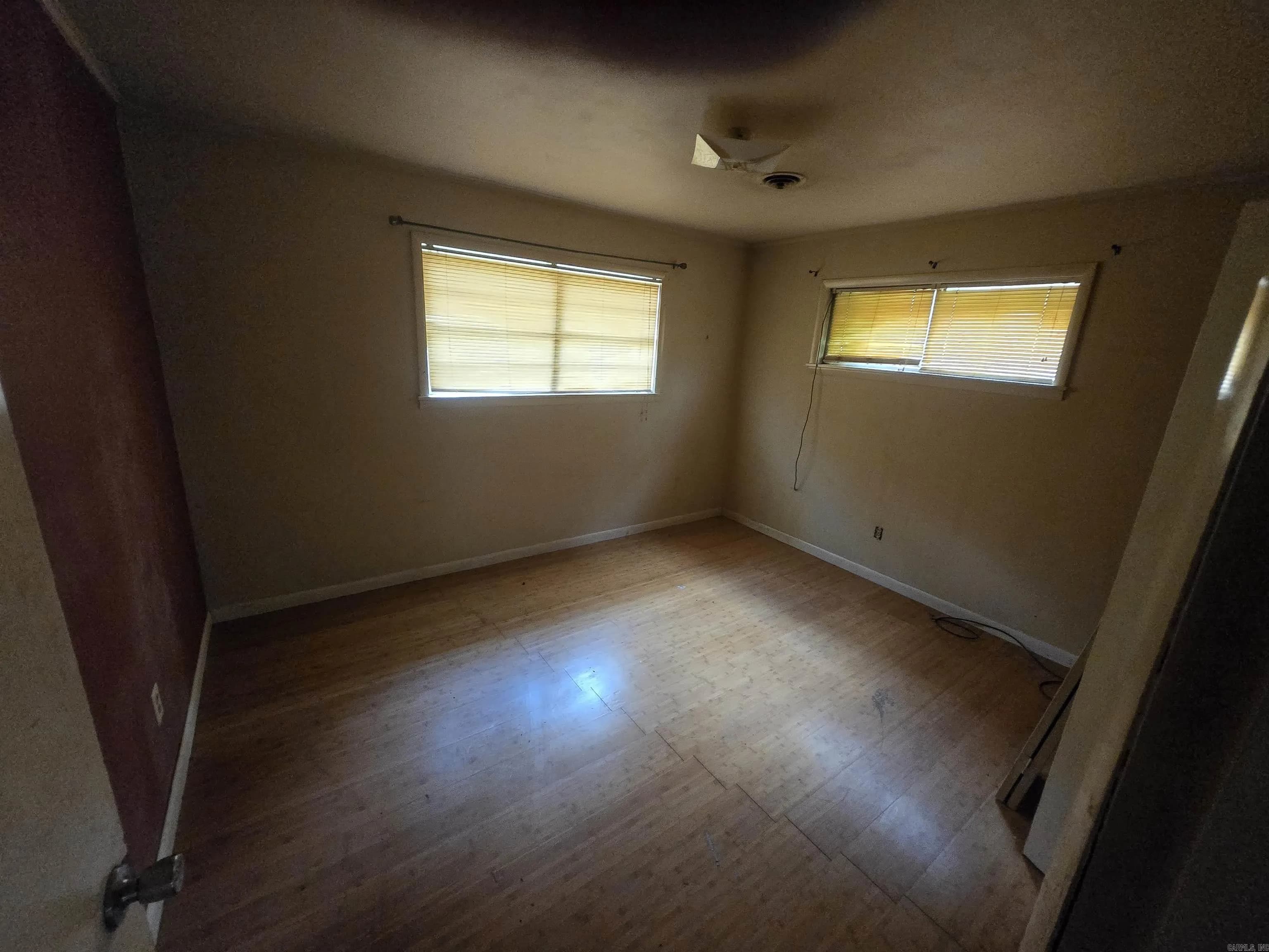 Property at 107 S John - Image 5