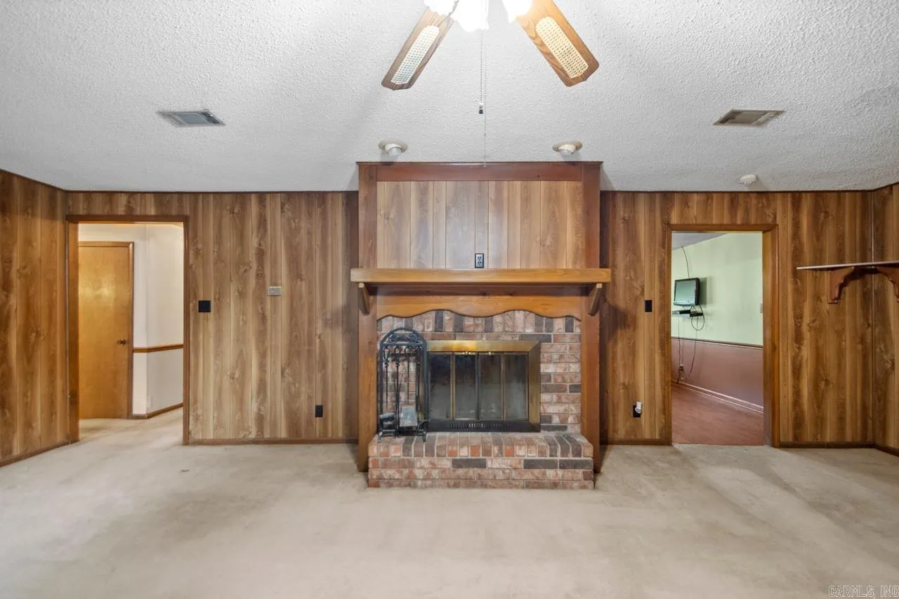 Property at 409  Oneida - Image 7